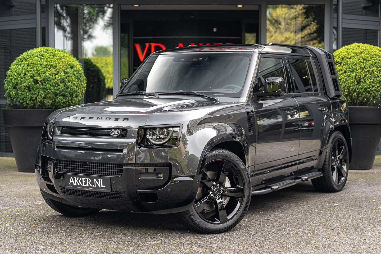 Land Rover Defender 110 P300e X-Dynamic SE | Facelift I Blac, Automaat, Gebruikt, Zwart, 4 cilinders