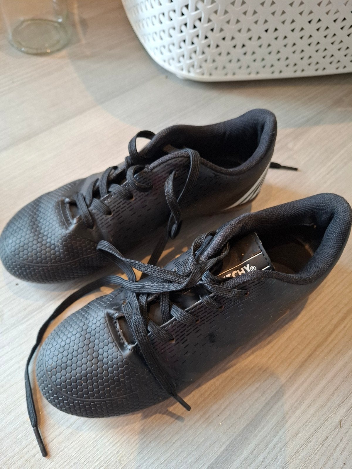 Zwarte Dutchy voetbalschoenen - Maat 33, Sport en Fitness, Voetbal, Maat XS of kleiner, Schoenen, Ophalen of Verzenden, Zo goed als nieuw