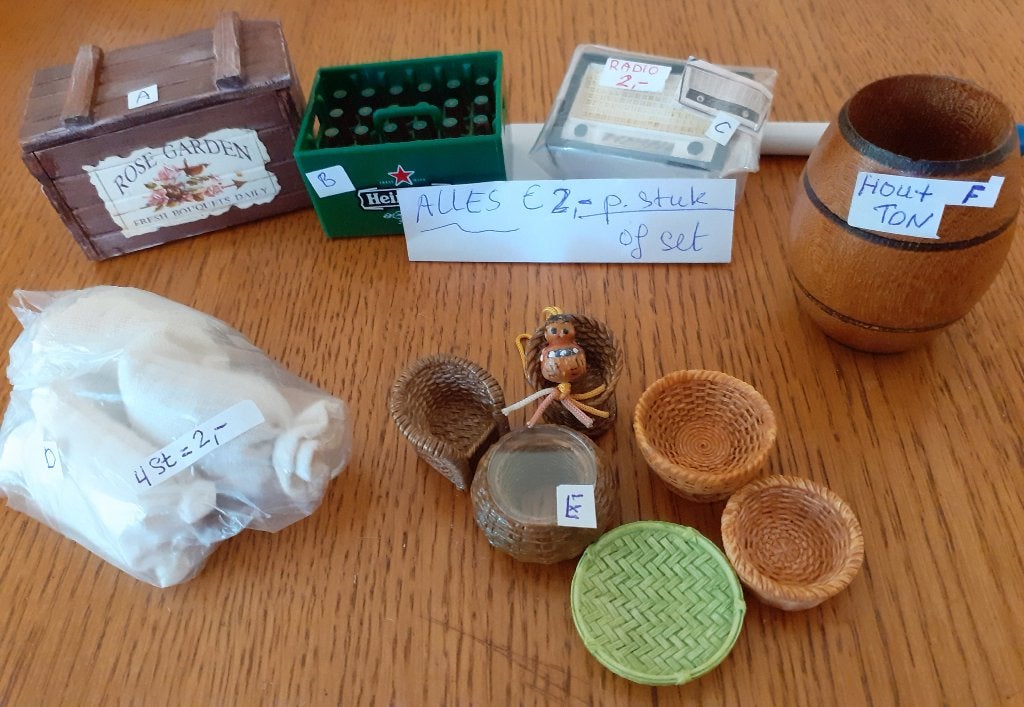 DIVERS: krat Heineken ..echt houten kist,4 balen meel ,riet, Verzamelen, Poppenhuizen en Toebehoren, Nieuw, Poppenhuis, Ophalen of Verzenden