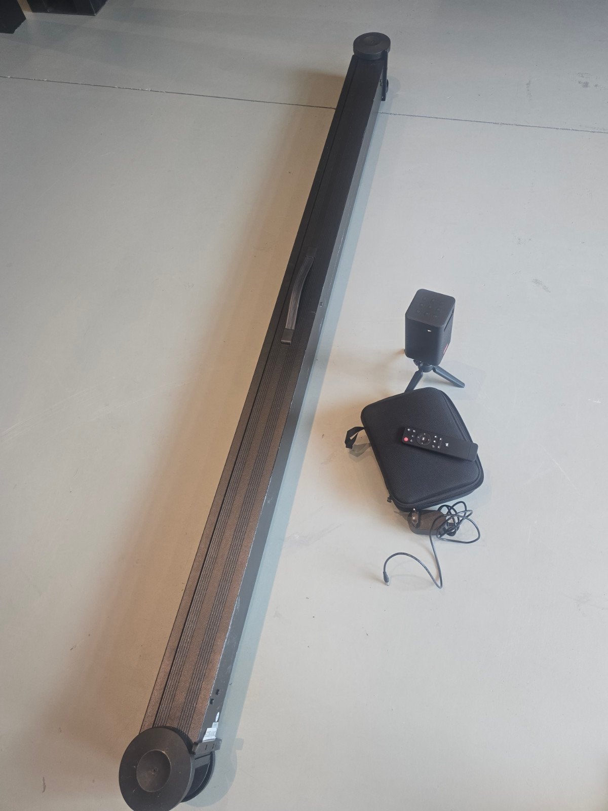 Beamer TOUMEI C900., Ophalen, Zo goed als nieuw, LED