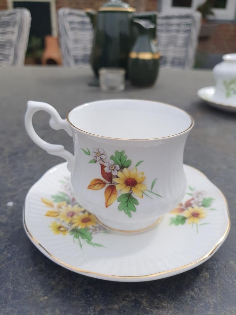 Royal Minster kop en schotel met bloemendecor, Antiek en Kunst, Antiek | Servies los, Ophalen of Verzenden