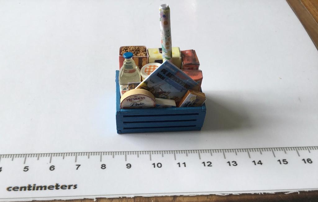 Poppenhuis miniaturen kratje boodschappen blauw, Ophalen of Verzenden, Nieuw, Poppenhuis
