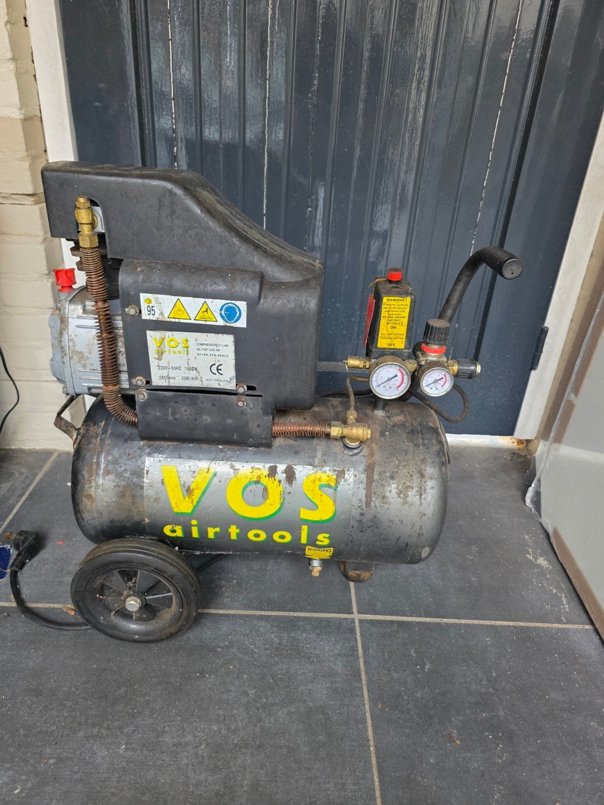 VOS Airtools Compressor - Gebruikt maar werkt goed, Ophalen, Gebruikt, 6 tot 10 bar, 25 tot 100 liter