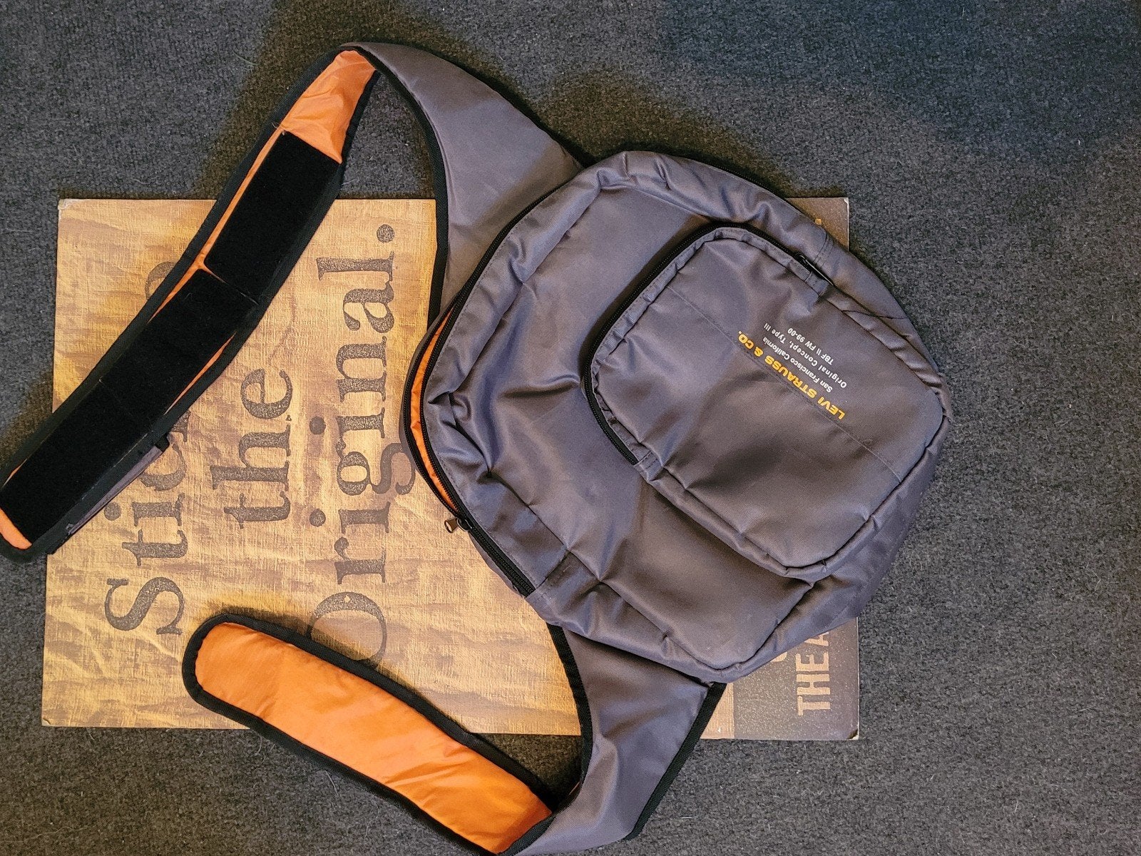 Levi's Strauss & Co. Schoudertas - Grijspaars/Oranje, 25 tot 40 cm, Zo goed als nieuw, 30 tot 45 cm, Ophalen