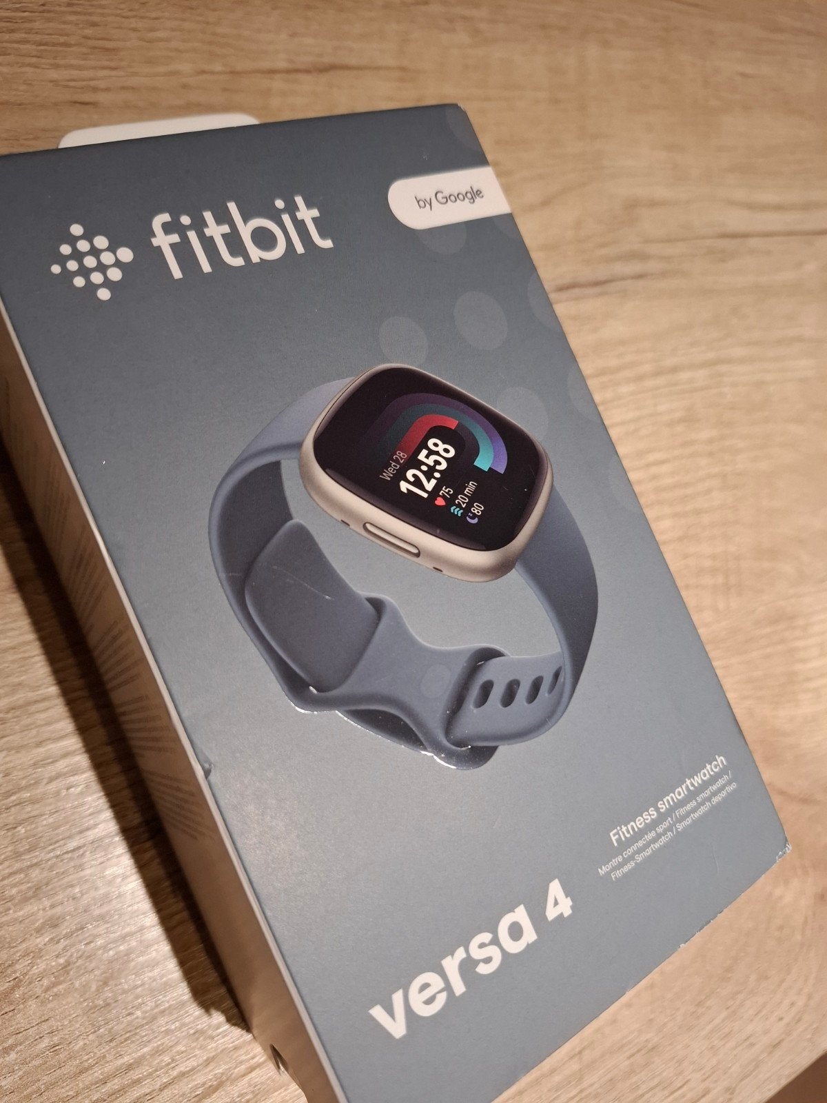 Fitbit Versa 4 Smartwatch | Inclusief doos, oplader, bandjes, Ophalen of Verzenden, GPS, Zwart, Android