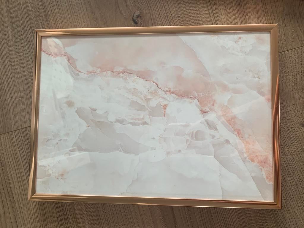 Rose gouden lijst met poster marmer, Huis en Inrichting, Ophalen, Zo goed als nieuw, Hout, Minder dan 50 cm