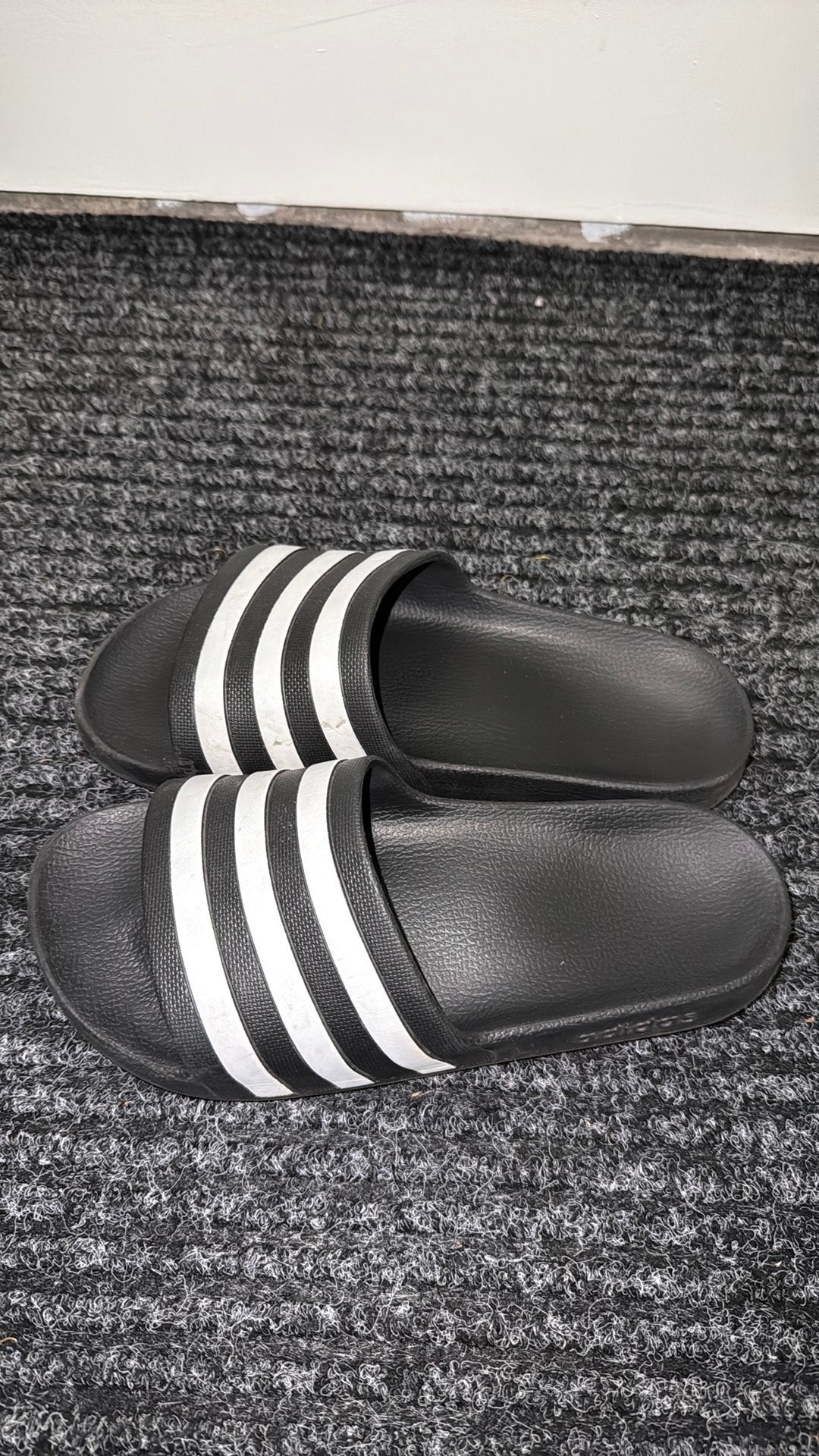 Adidas slippers dames (originele), Slippers, Zwart, Ophalen of Verzenden, Gedragen