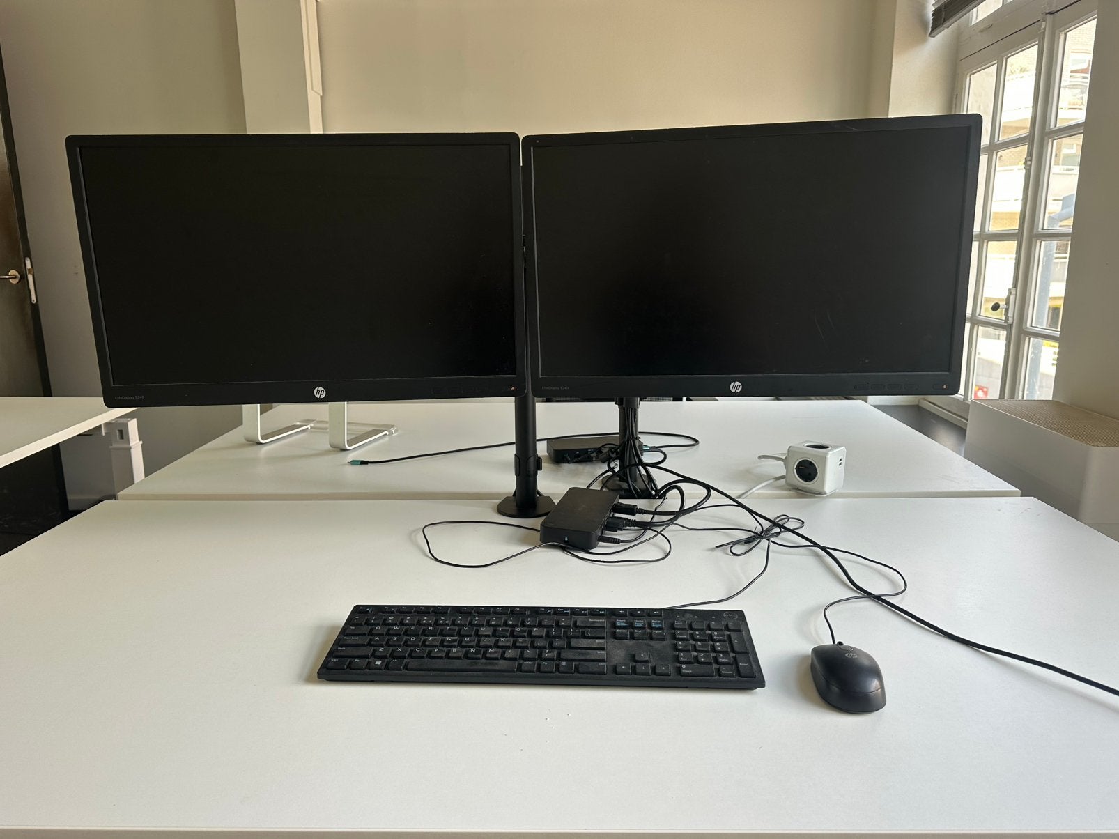 Set van 2x HP EliteDisplay E240 24 inch monitoren met dockin, Computers en Software, Monitoren, Ophalen, Gebruikt, IPS, In hoogte verstelbaar