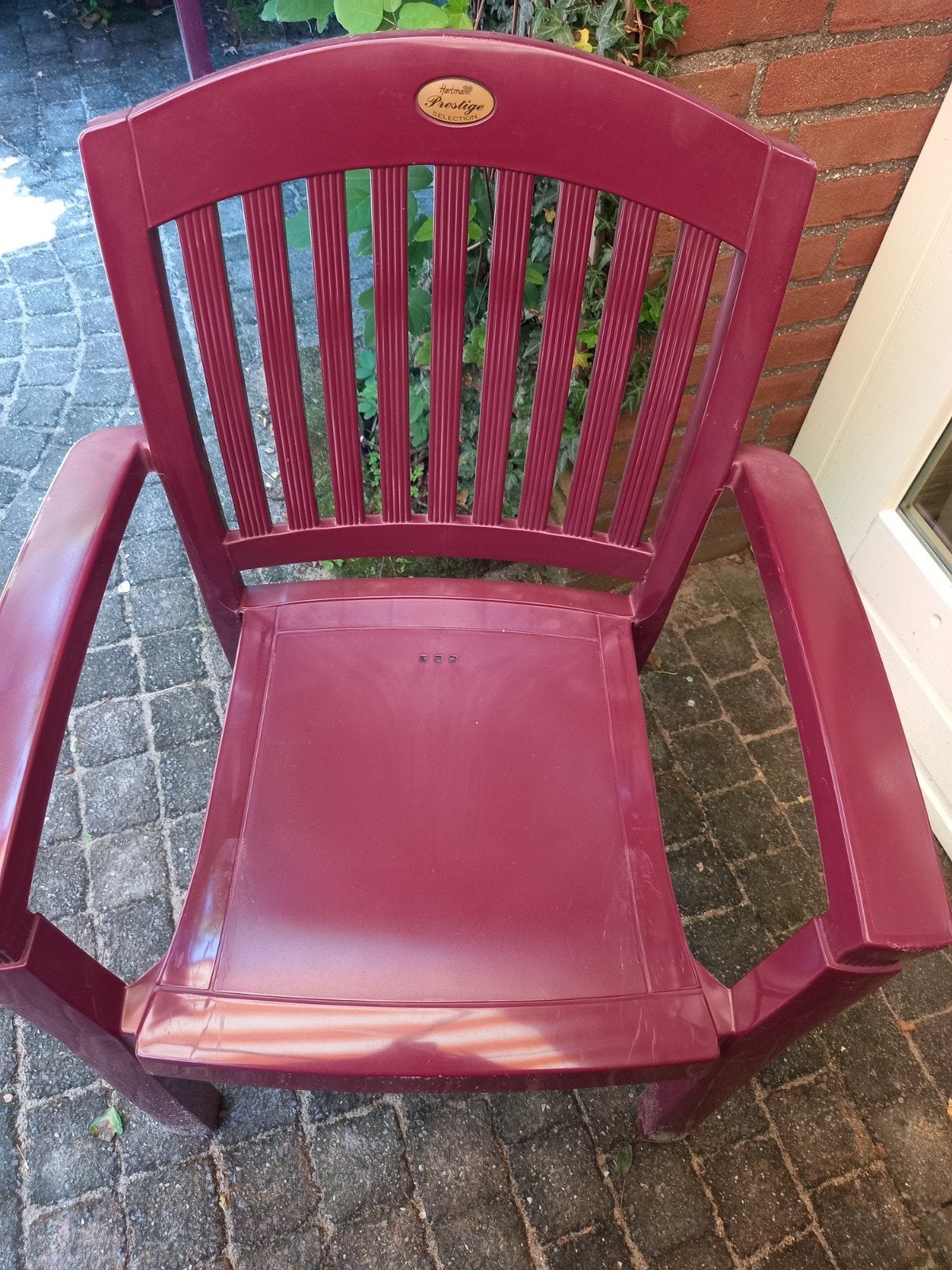 Gevraagd, ca. 4 Bordeauxrode Hartmann Prestige tuinstoelen, Ophalen, Gebruikt, Kunststof, Stapelbaar