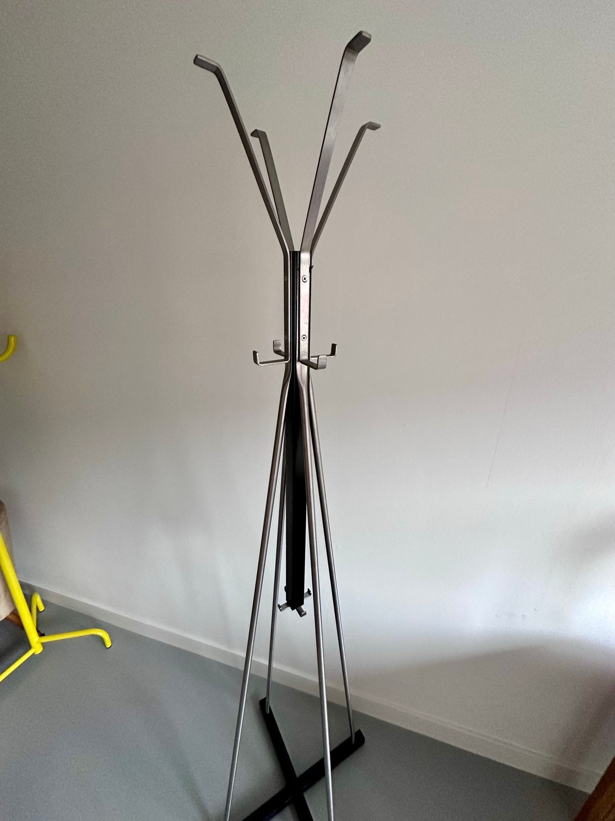 IKEA TJUSIG staande kapstok zwart/rvs - 193 cm, Ophalen, Zo goed als nieuw, Metaal, Staande kapstok