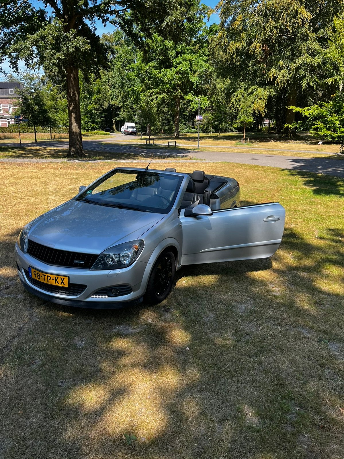 Opel Astra 1.8-16V 140pk 2006 Grijs, Zwart, 4 cilinders, Cabriolet, 4 stoelen