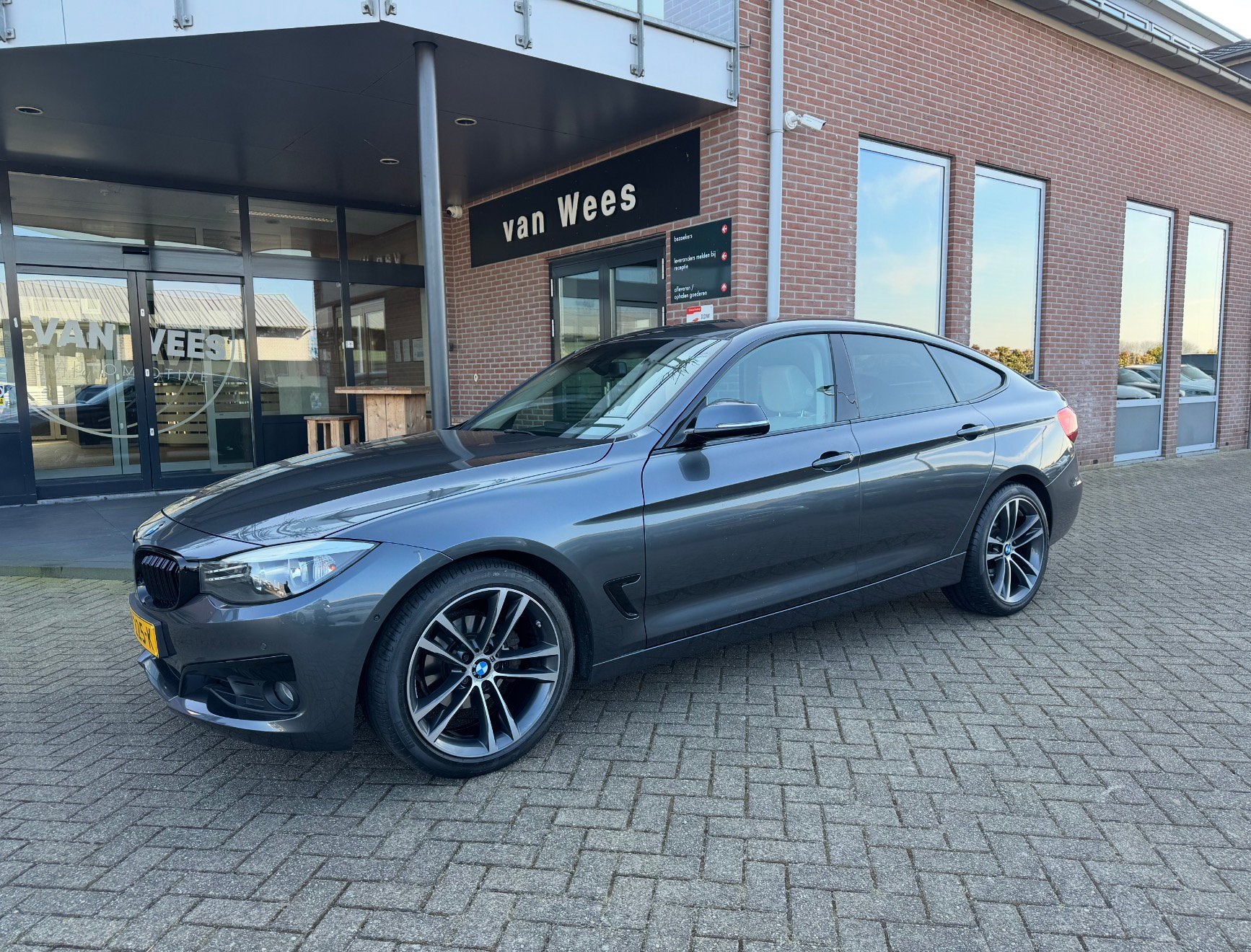 BMW 3-Serie GT 320I Aut8 2013 Grijs, Auto's, Achterwielaandrijving, Beige, 4 cilinders, 1535 kg