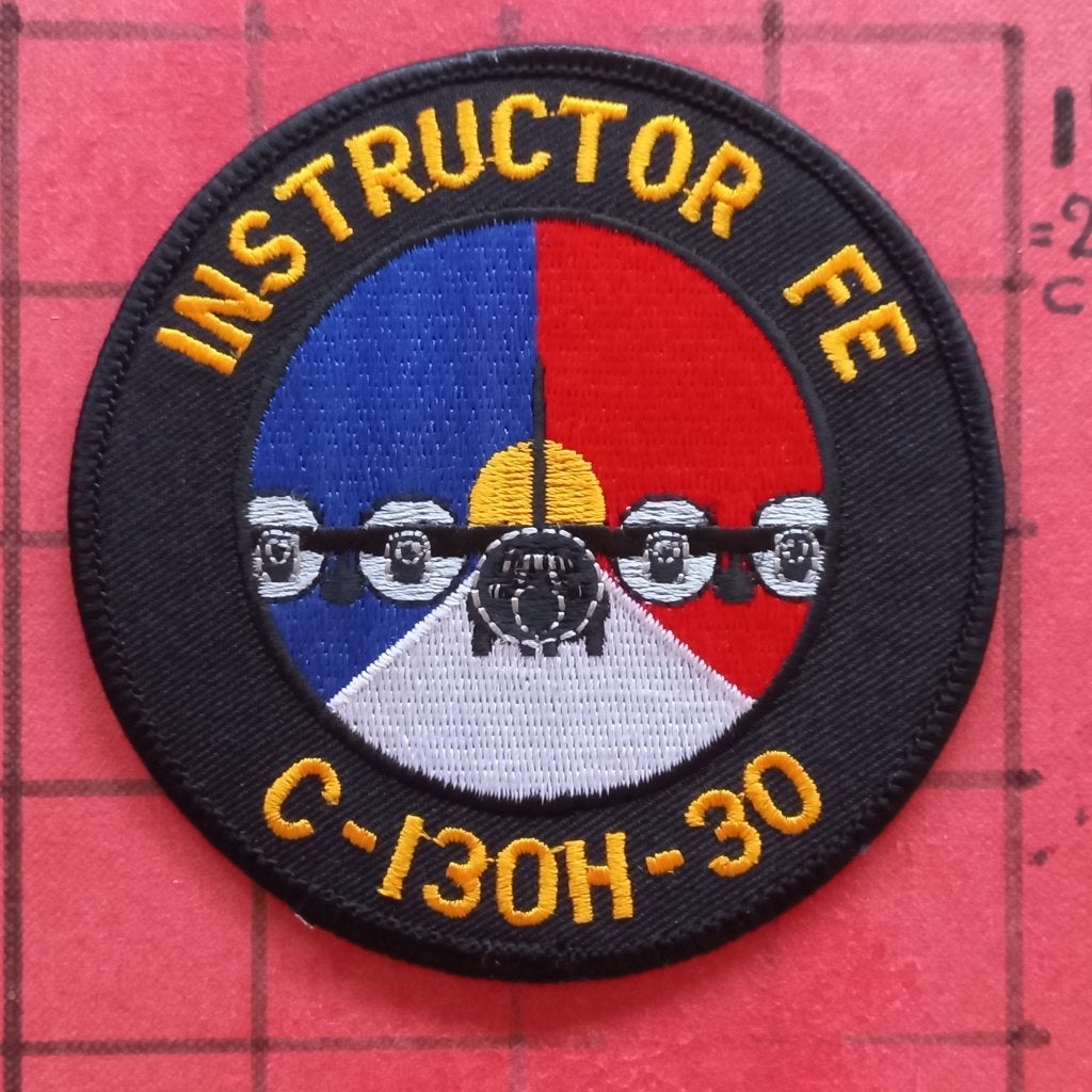 KLU PATCH EMBLEEM INSTRUCTEUR C-130 HERCULES FLIGHT ENGINEER, Verzenden, Luchtmacht, Nederland, Embleem of Badge