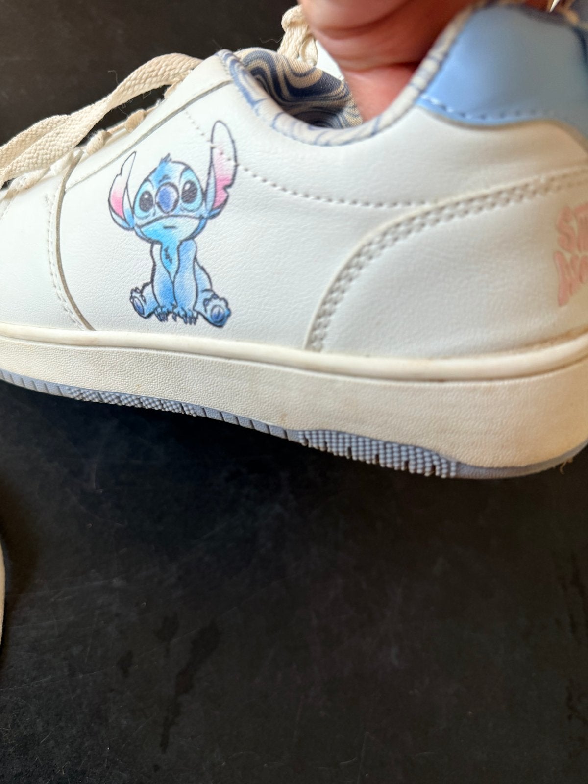 Disney Stitch Sneakers Maat 39 - Zo goed als nieuw, Kleding | Dames, Schoenen, Ophalen of Verzenden, Zo goed als nieuw, Wit, Sneakers of Gympen