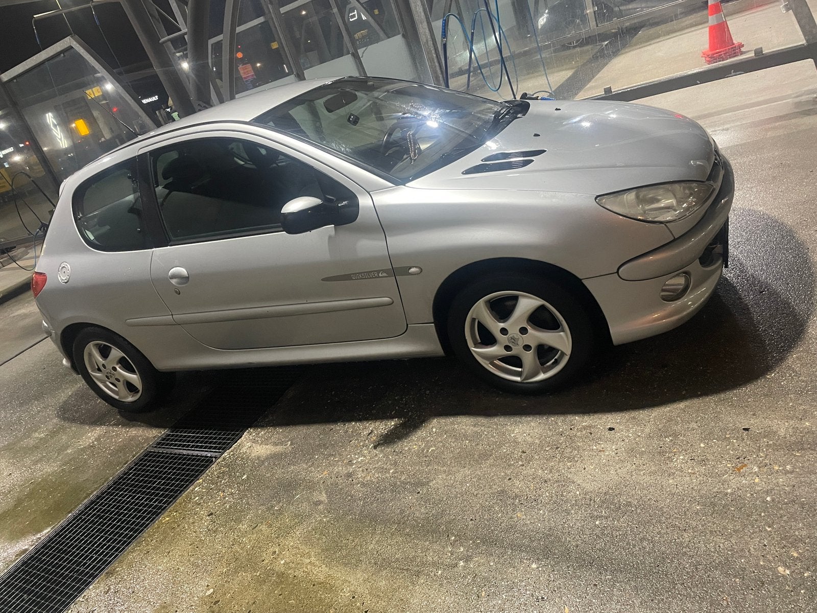 Peugeot 206 1.4 16V 3D 2004 Grijs, Auto's, Peugeot, Voorwielaandrijving, 1360 cc, 4 cilinders, Bedrijf