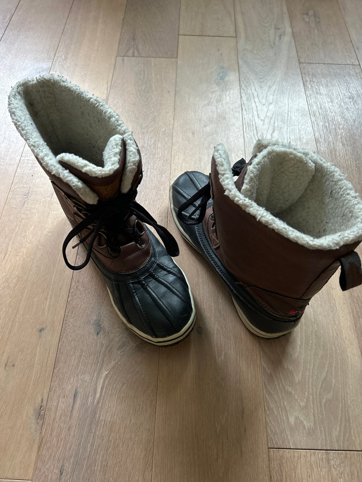 Helly Hansen Snowboots Maat 44- Bruin/Zwart, Kleding | Heren, Wintersportkleding, Ophalen of Verzenden, Gedragen, Overige maten