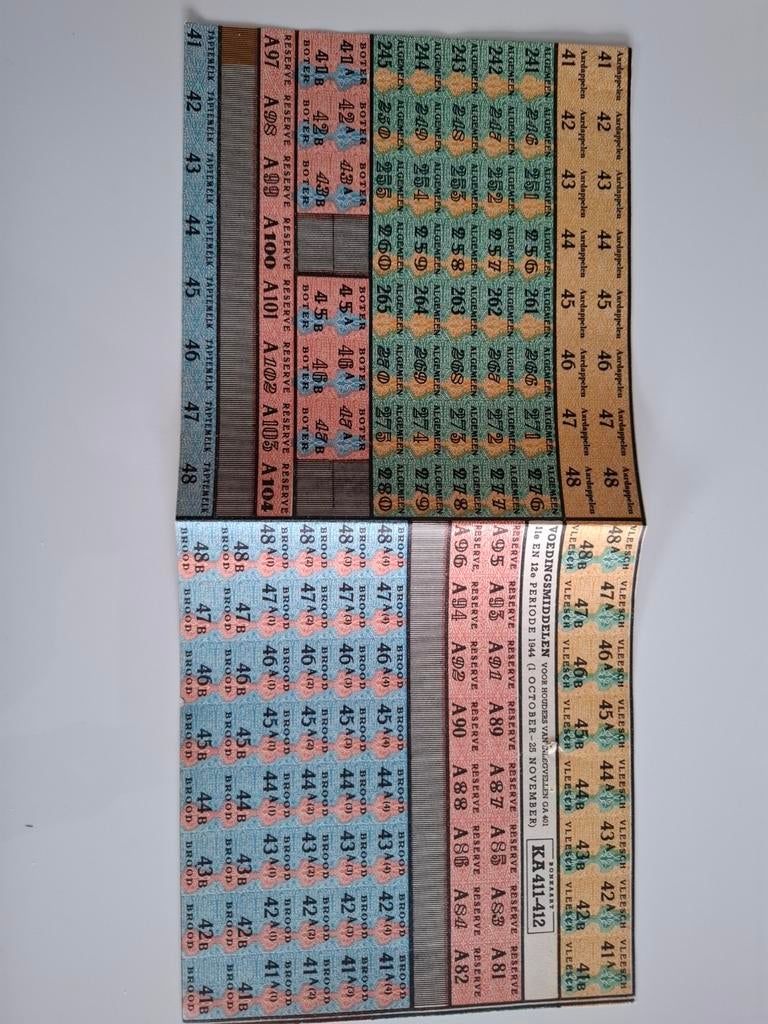 KA 411 412 bonkaart compleet vel voedselbonnen wo2 1944, Ophalen of Verzenden, Buitenland