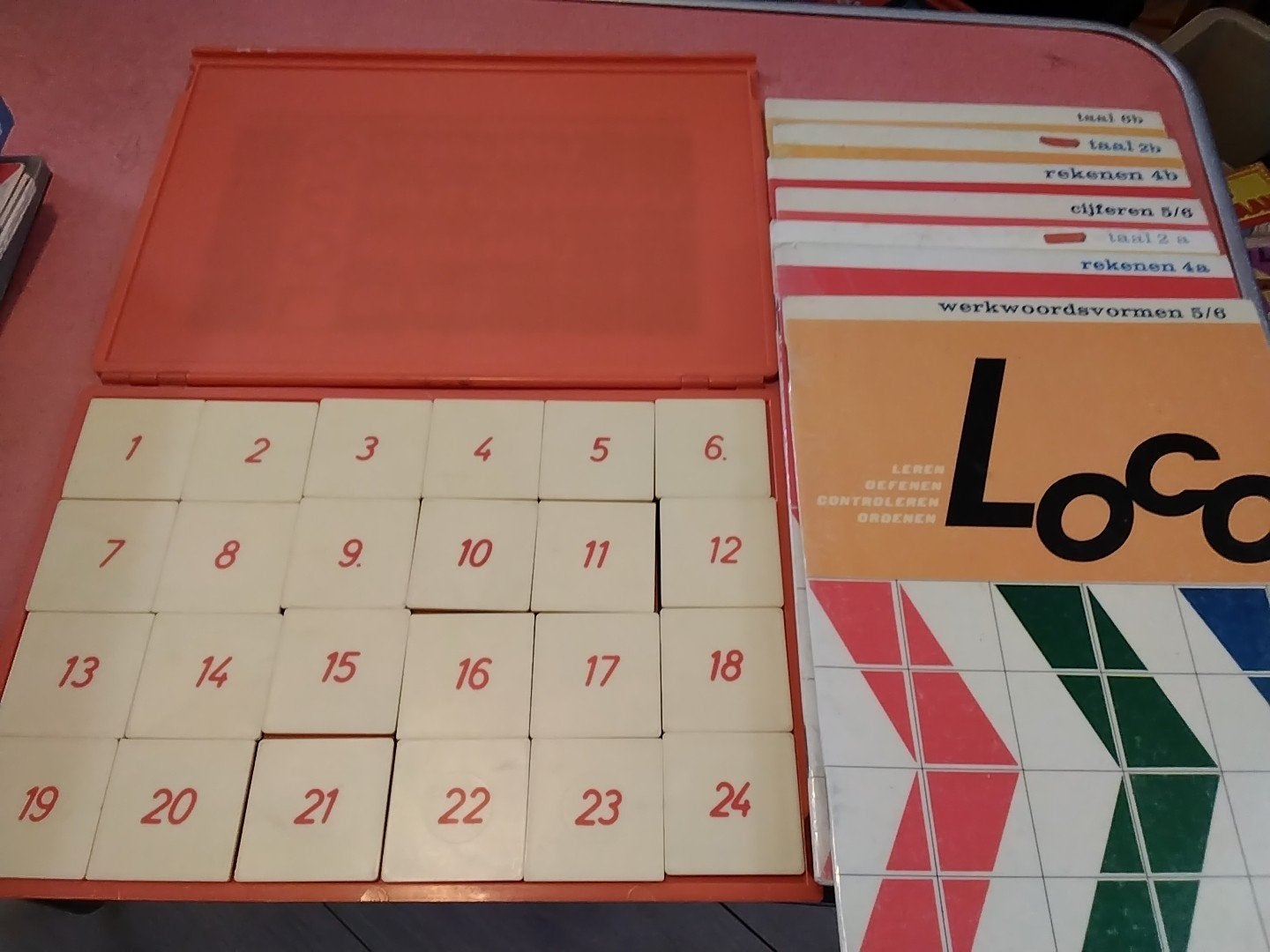Minni loco grote bazes doos met 7 boekjes € 10, Ophalen of Verzenden, Gebruikt, Taal en Lezen