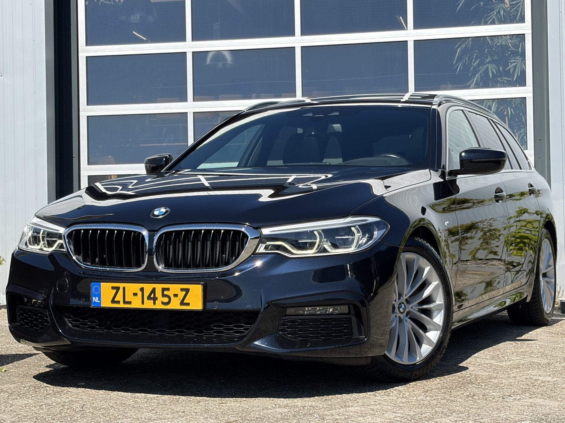 BMW 5 Serie Touring 520i High Executive Edition 184pk | M Sp, Automaat, 1998 cc, Achterwielaandrijving, 4 cilinders