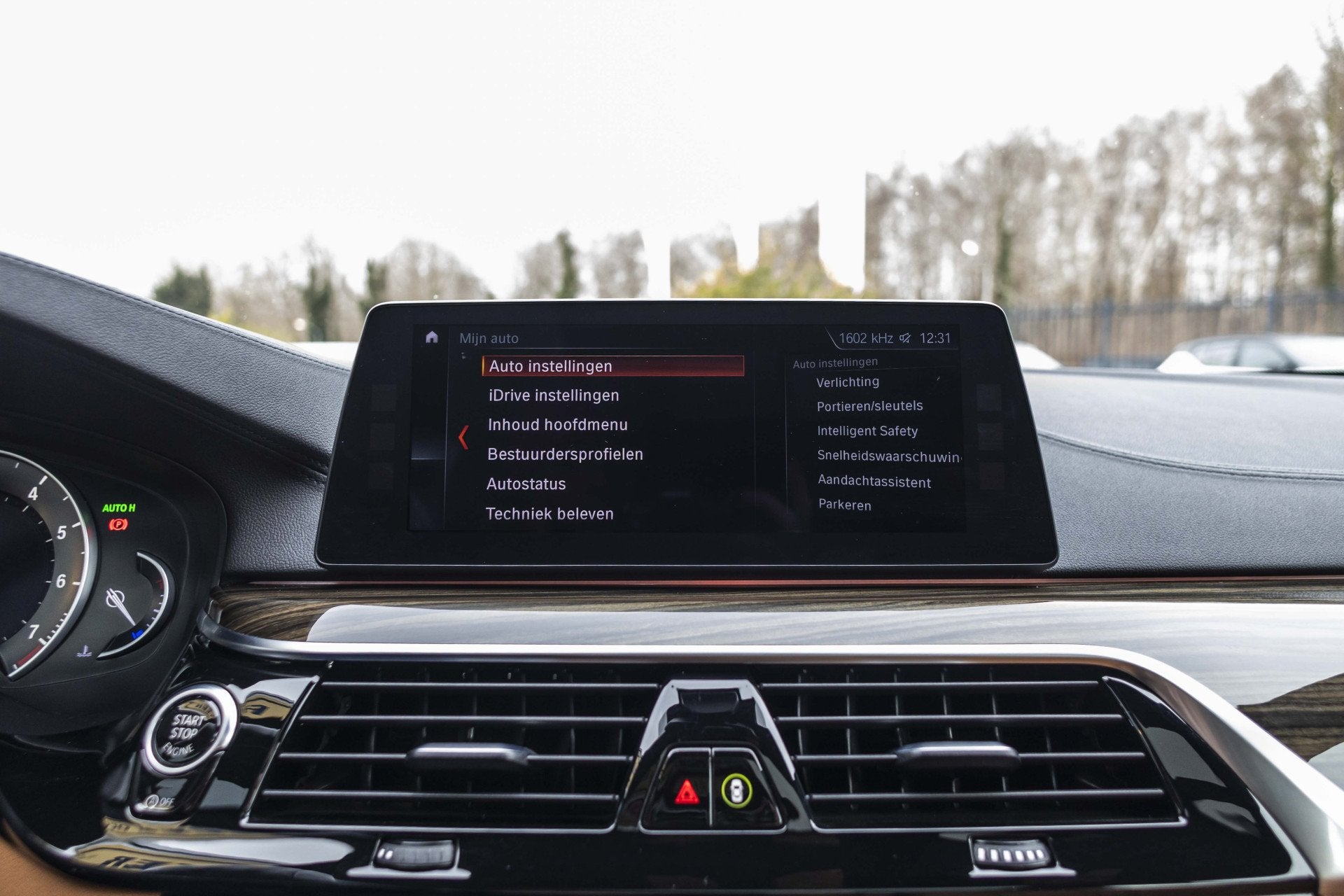 Foto 39 van BMW 5 Serie Touring 520i High Executive luxery