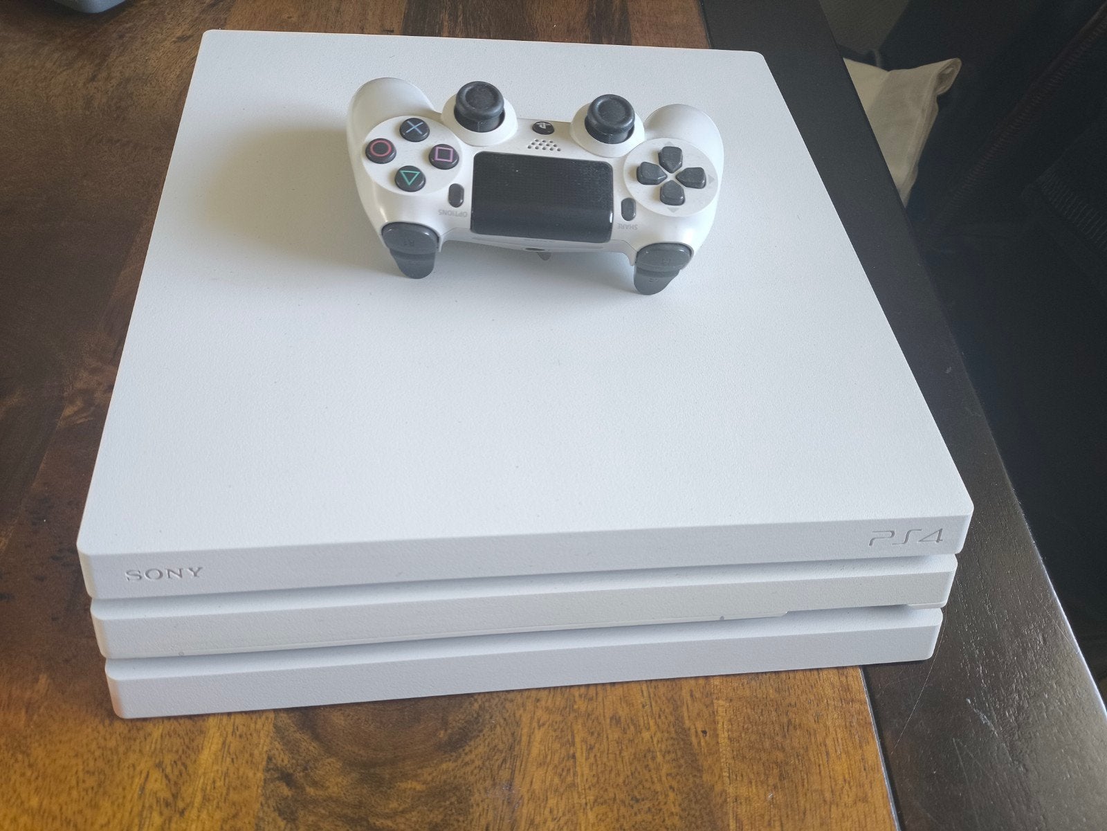PS4 Pro - Wit - Inclusief Controller en Games, Spelcomputers en Games, Spelcomputers | Sony PlayStation Vita, Zo goed als nieuw