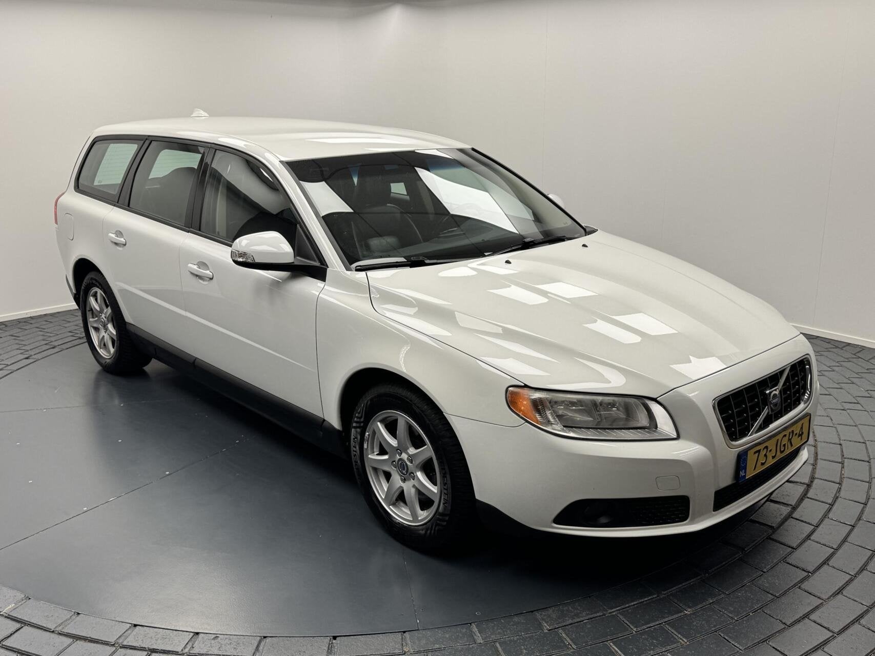 Volvo V70 2.0D Kinetic Trekhaak-Navigatie-Cr.contr-Clima-Led, Auto's, Voorwielaandrijving, 136 pk, Gebruikt, 4 cilinders