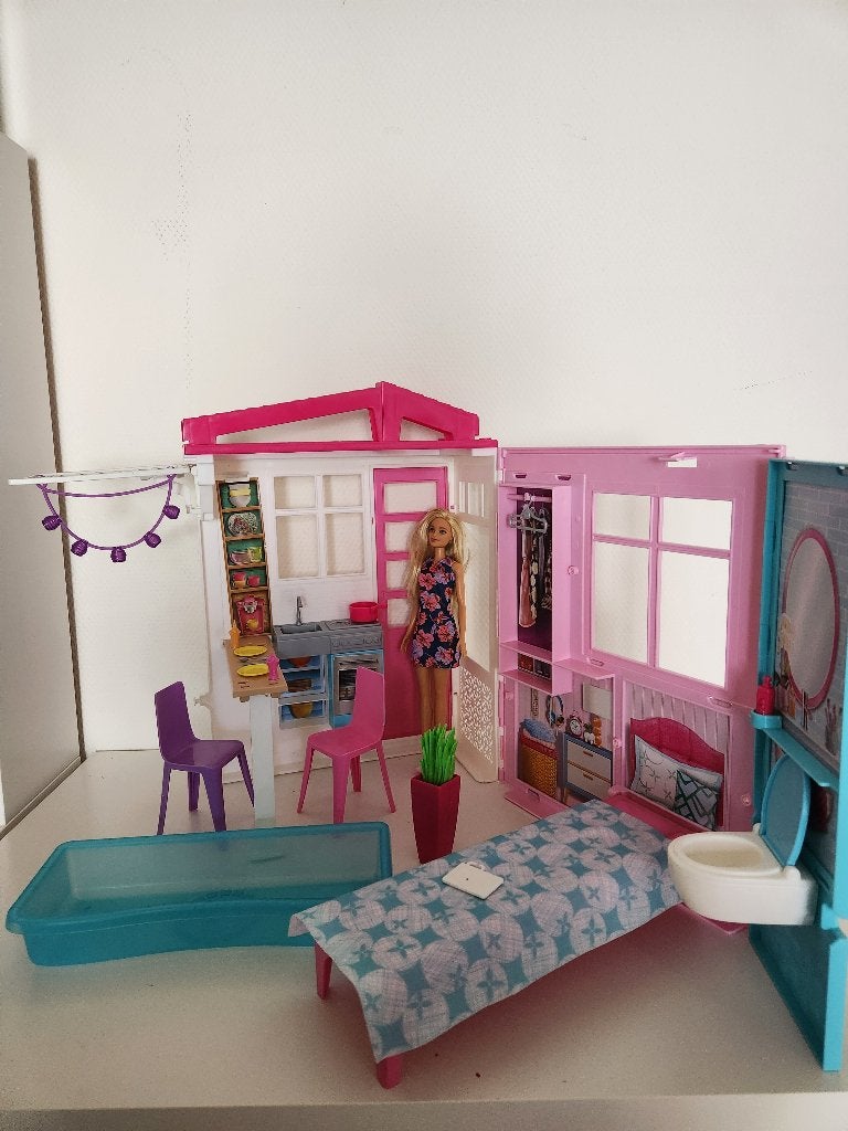 Barbie poppenhuis inklapbaar - FXG54, Kinderen en Baby's, Speelgoed | Poppenhuizen, Ophalen of Verzenden, Zo goed als nieuw, Poppenhuis