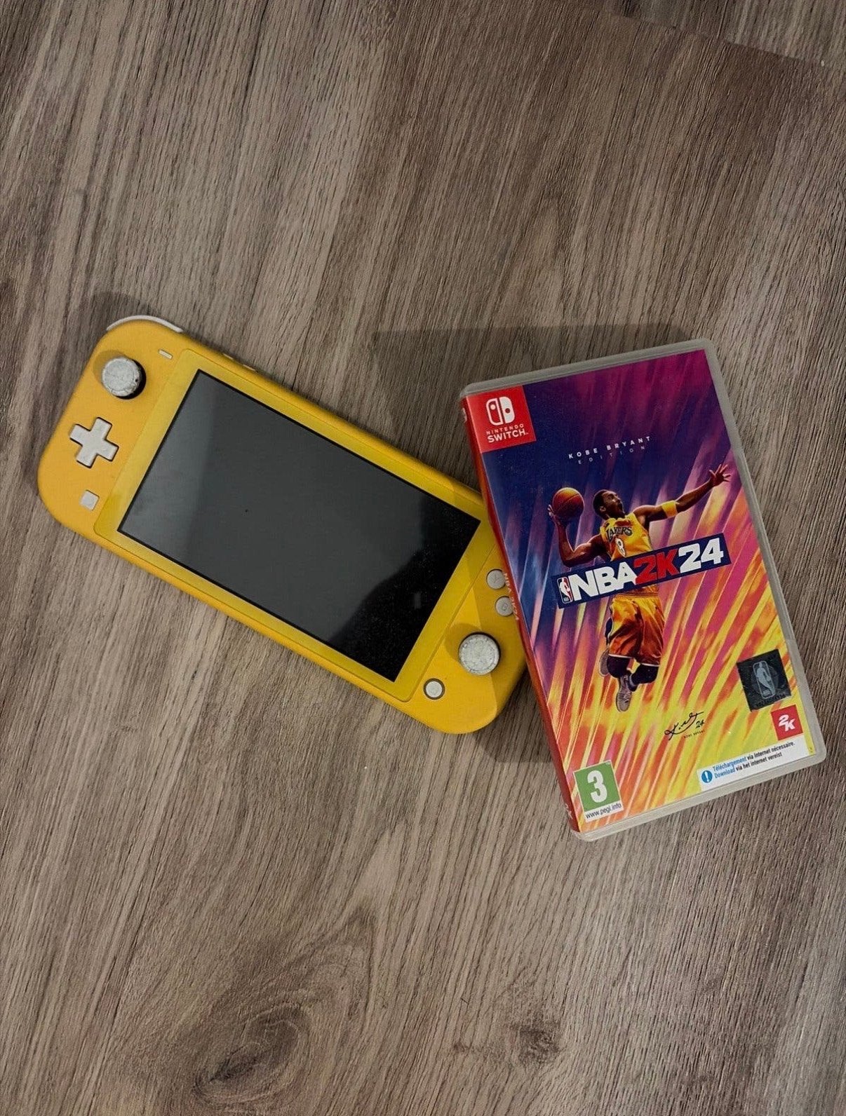 Gele Nintendo Switch Lite met NBA 2K24, Ophalen of Verzenden, Geel, Gebruikt