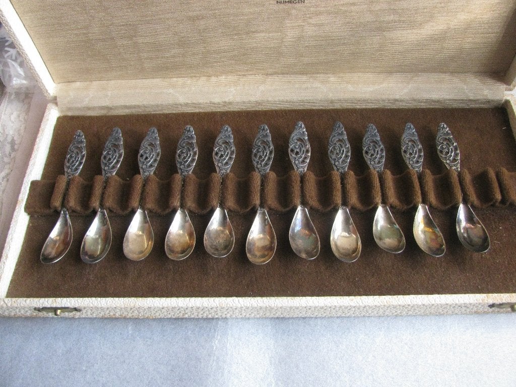 Oude Doos met 11 Advocaat Lepels - Juwelier v Hout Nijmegen, Antiek en Kunst, Curiosa en Brocante, Verzenden