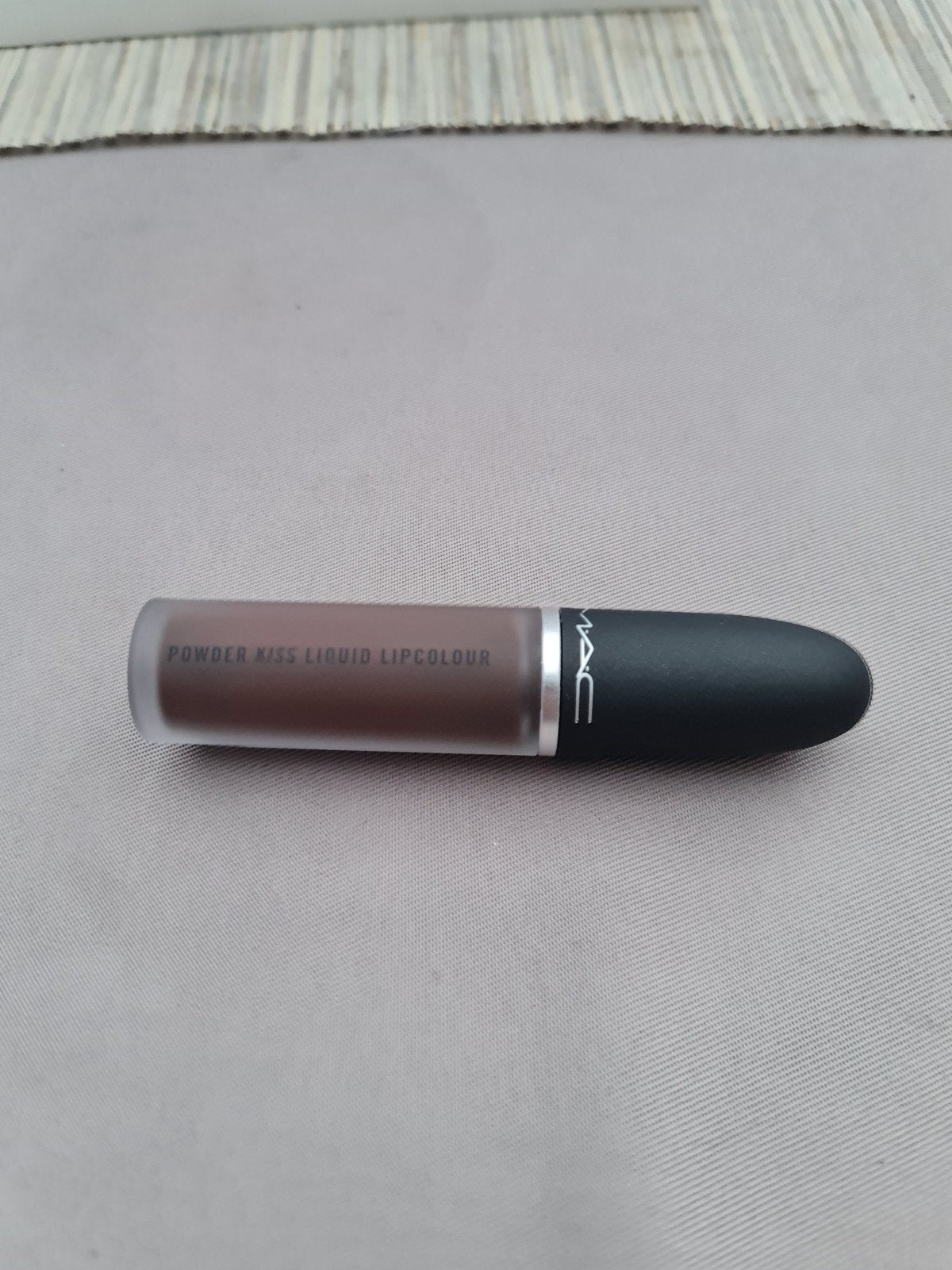 MAC Powder Kiss Liquid Lipcolour - 955 Chestnut (Nieuw), Ophalen of Verzenden, Nieuw, Lippen