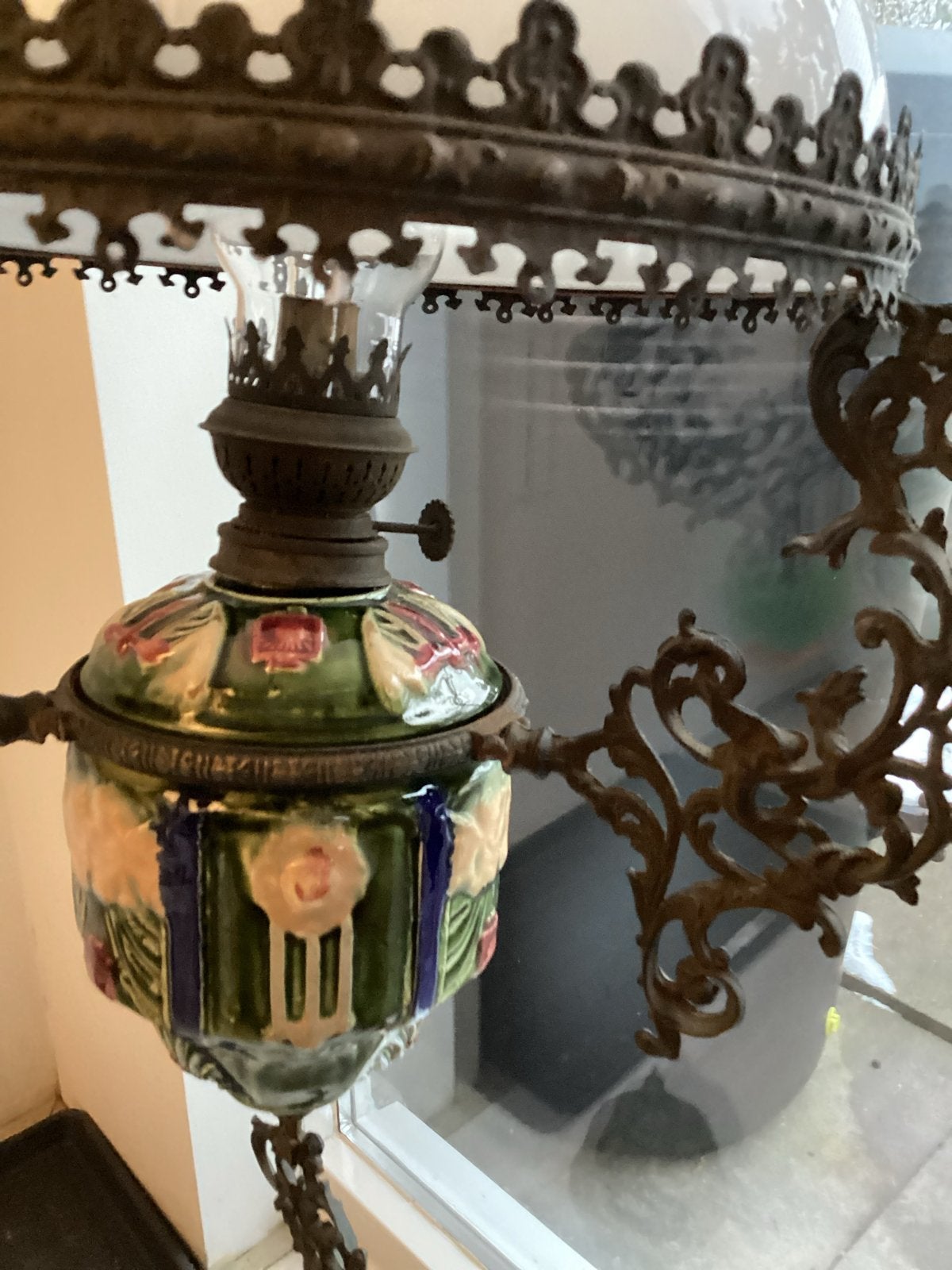 Antieke Petroleumlamp met Majolica en Hoogteverstelling, Ophalen of Verzenden