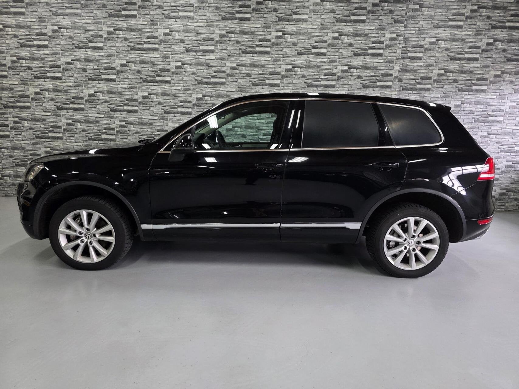 Volkswagen Touareg 3.0 TDI Highline*Grijs kenteken*Trekhaak!, Automaat, Euro 5, Gebruikt, Zwart