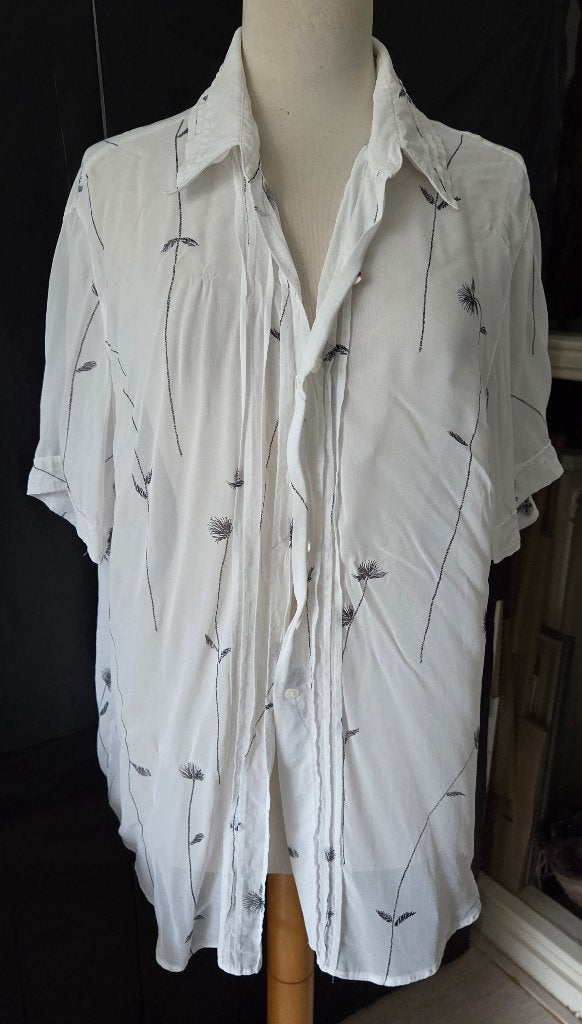 Mooie dames blouse in wit met een zwarte print. Maat 46, Ophalen of Verzenden, Gedragen, Maat 46/48 (XL) of groter, Wit