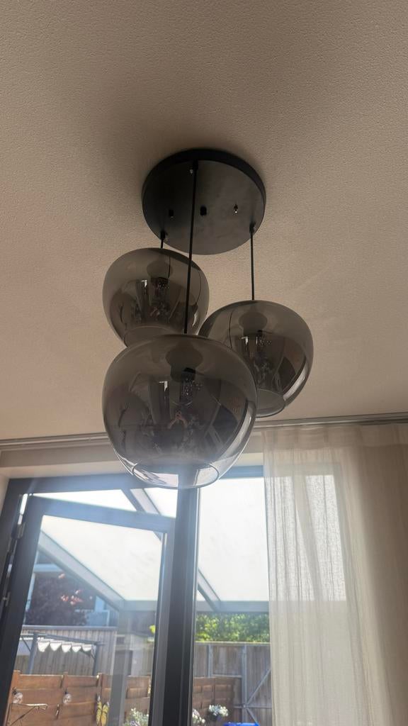 Moderne hanglamp met 3 glazen bollen smoking glass, Ophalen of Verzenden, Zo goed als nieuw, Glas, 75 cm of meer