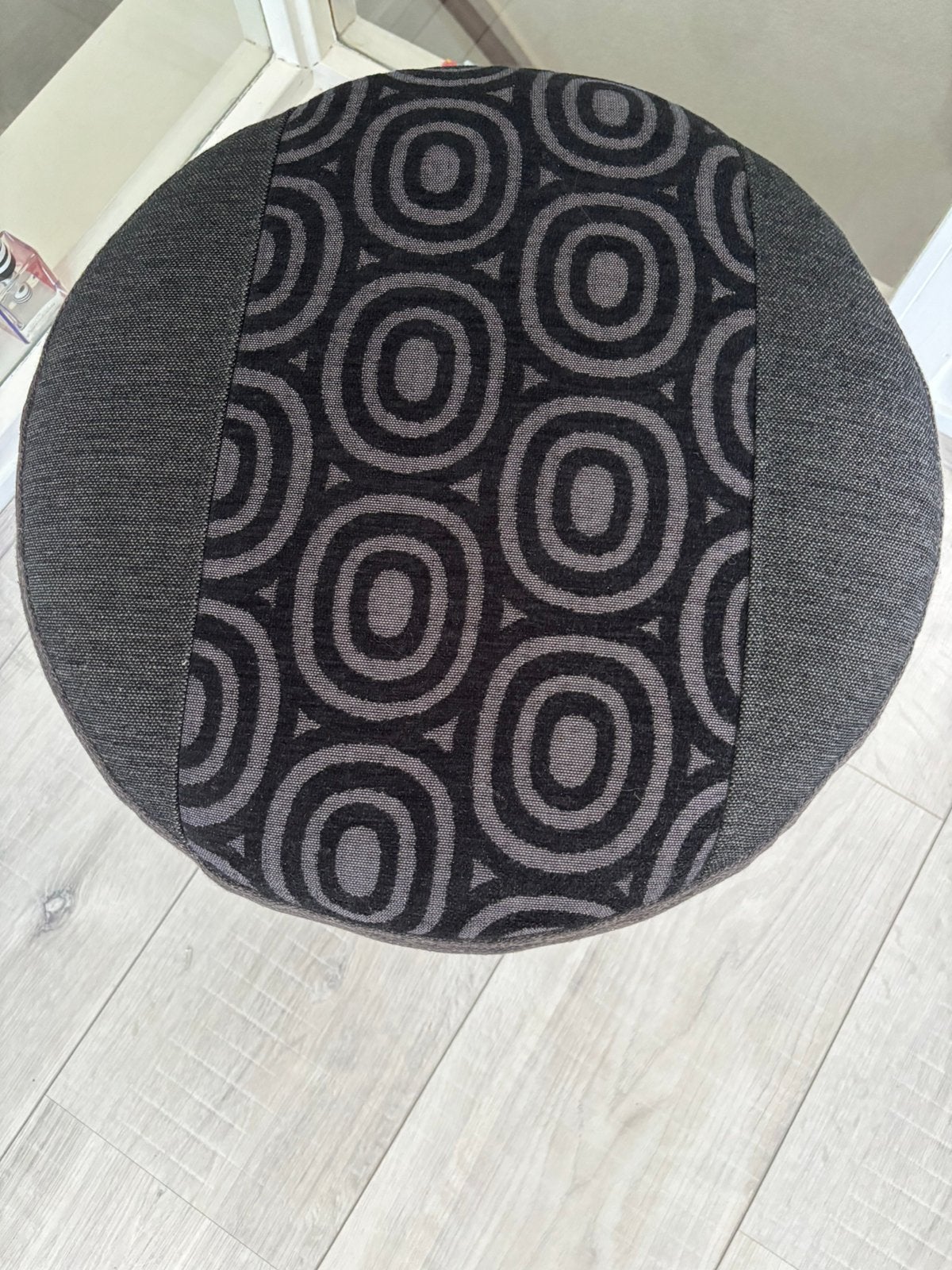 Poef of bijzetttafeltje, Huis en Inrichting, Overige materialen, Minder dan 55 cm, Rond, Zo goed als nieuw