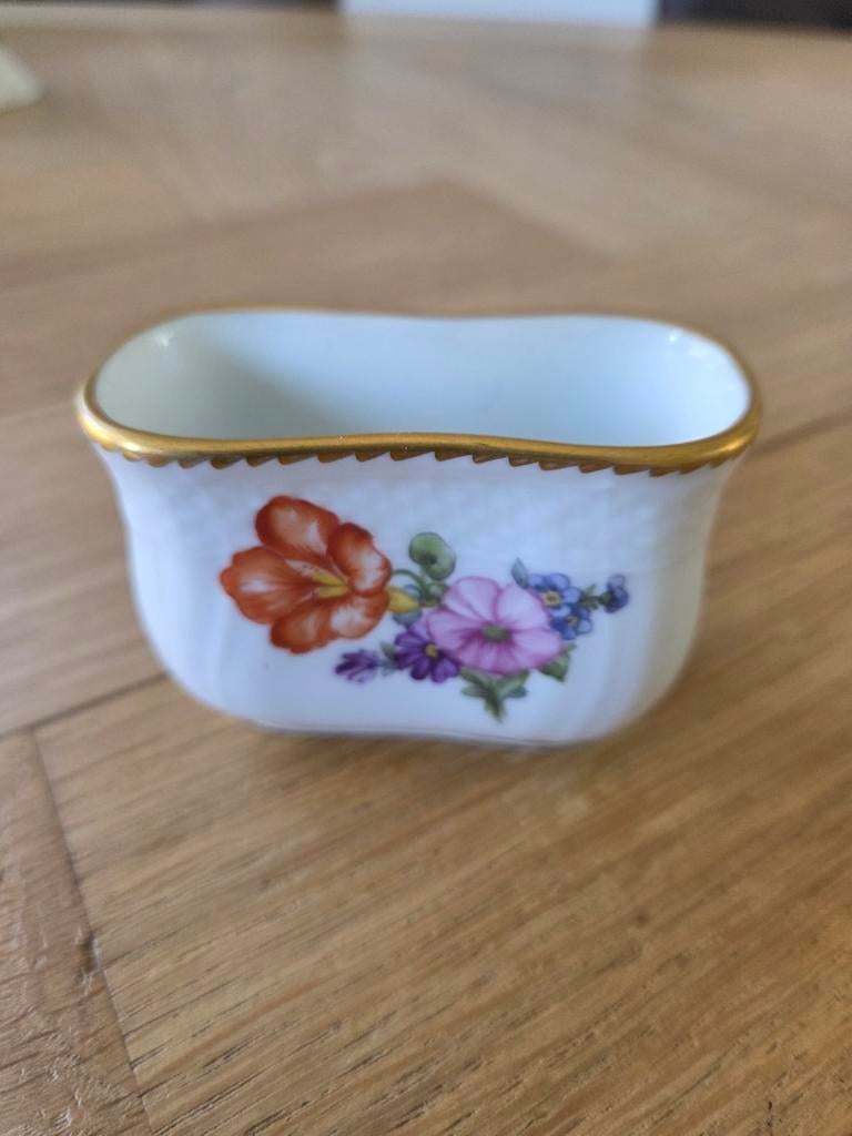 Prachtig porseleinen bakje met bloemmotief en gouden rand, Antiek en Kunst, Ophalen of Verzenden