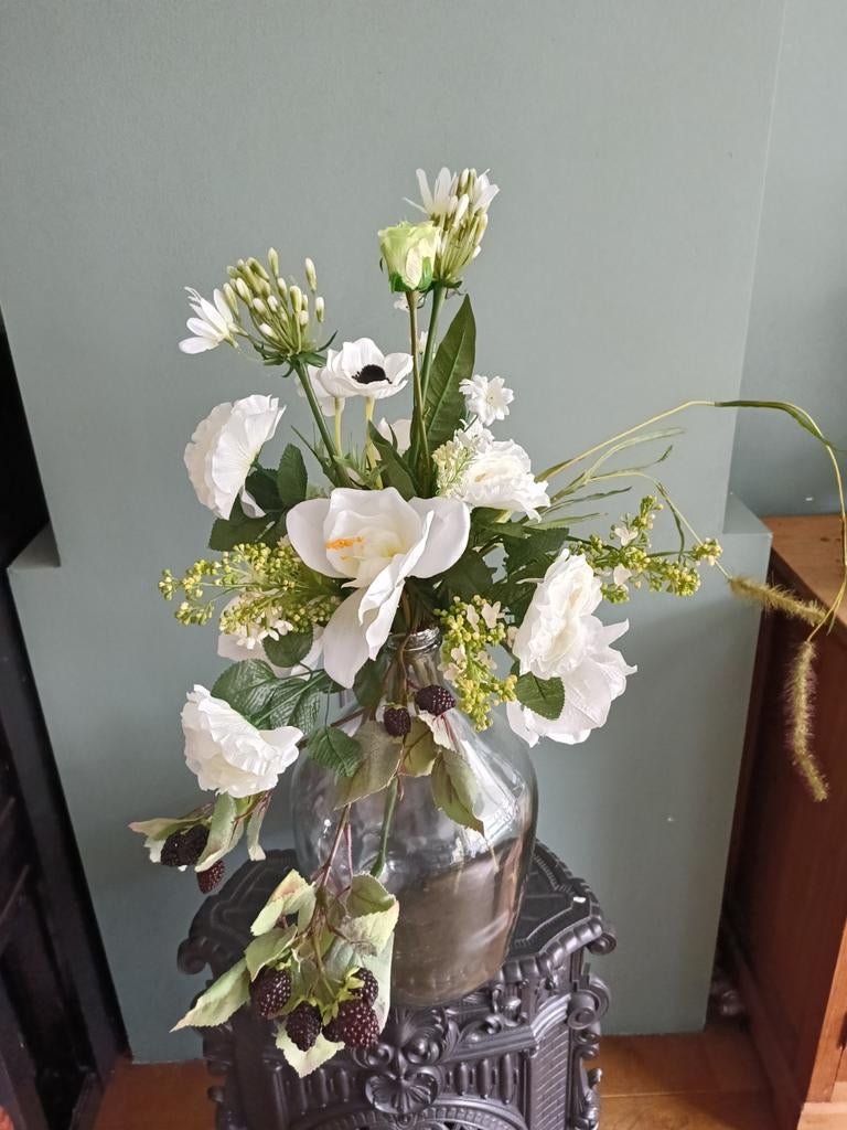 Handgebonden zijde bloemen boeket tinten wit met groen nieuw, Ophalen of Verzenden, Nieuw