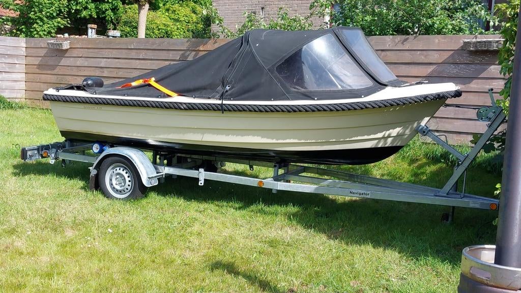 Adventure 4.35 polyesteren sloepje +buitenboordmotor+trailer, Watersport en Boten, Ophalen, Tot 10 pk, Zo goed als nieuw, 3 tot 6 meter
