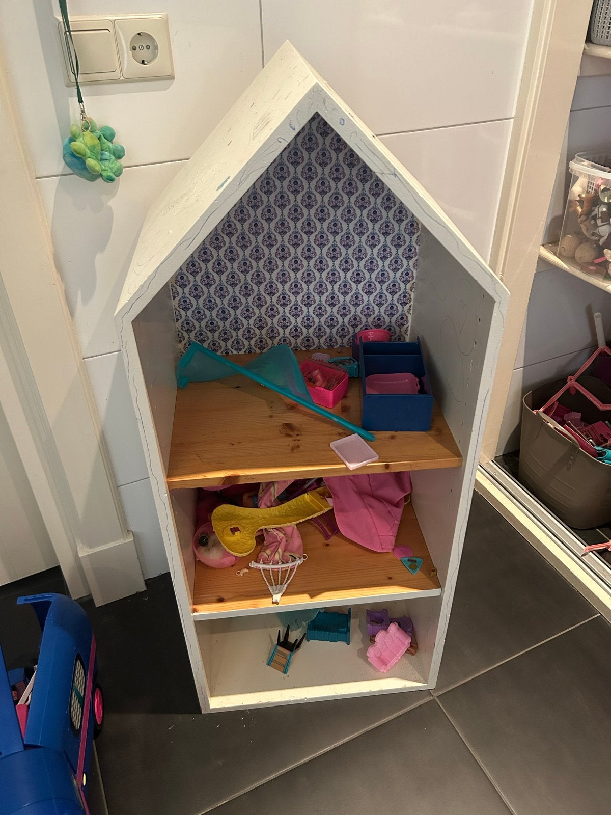 Gratis ophalen houten poppenhuis / Barbie huis