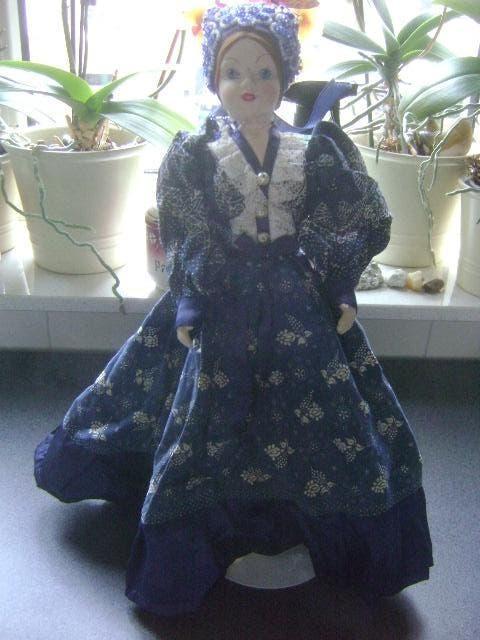 klederdracht pop met standaard 40 cm, Ophalen of Verzenden, Zo goed als nieuw, Pop