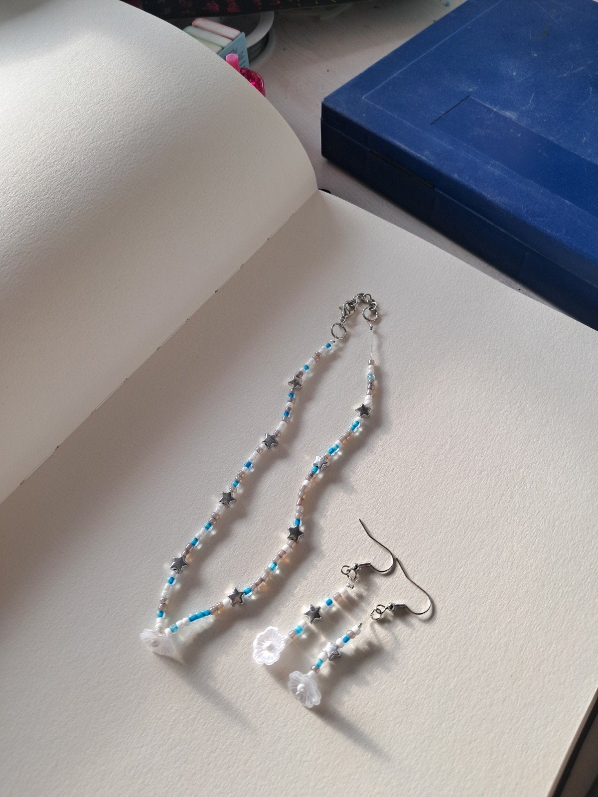 Bloemen setje, Sieraden, Tassen en Uiterlijk, Kettingen, Overige materialen, Verstelbaar, Blauw, Nieuw