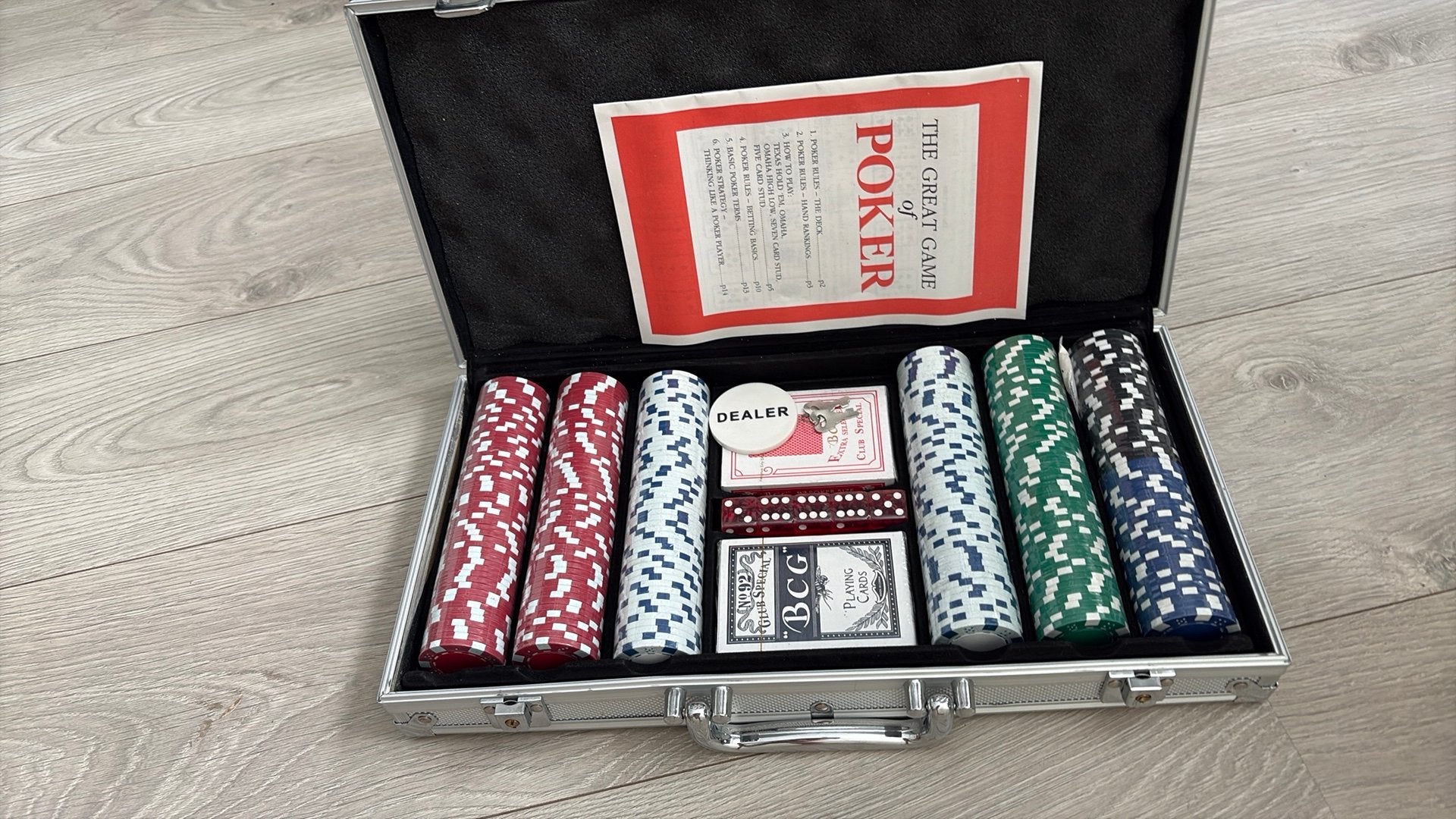 POKER SET IN ALUMINIUM KOFFER, Drie of vier spelers, Ophalen of Verzenden, Nieuw