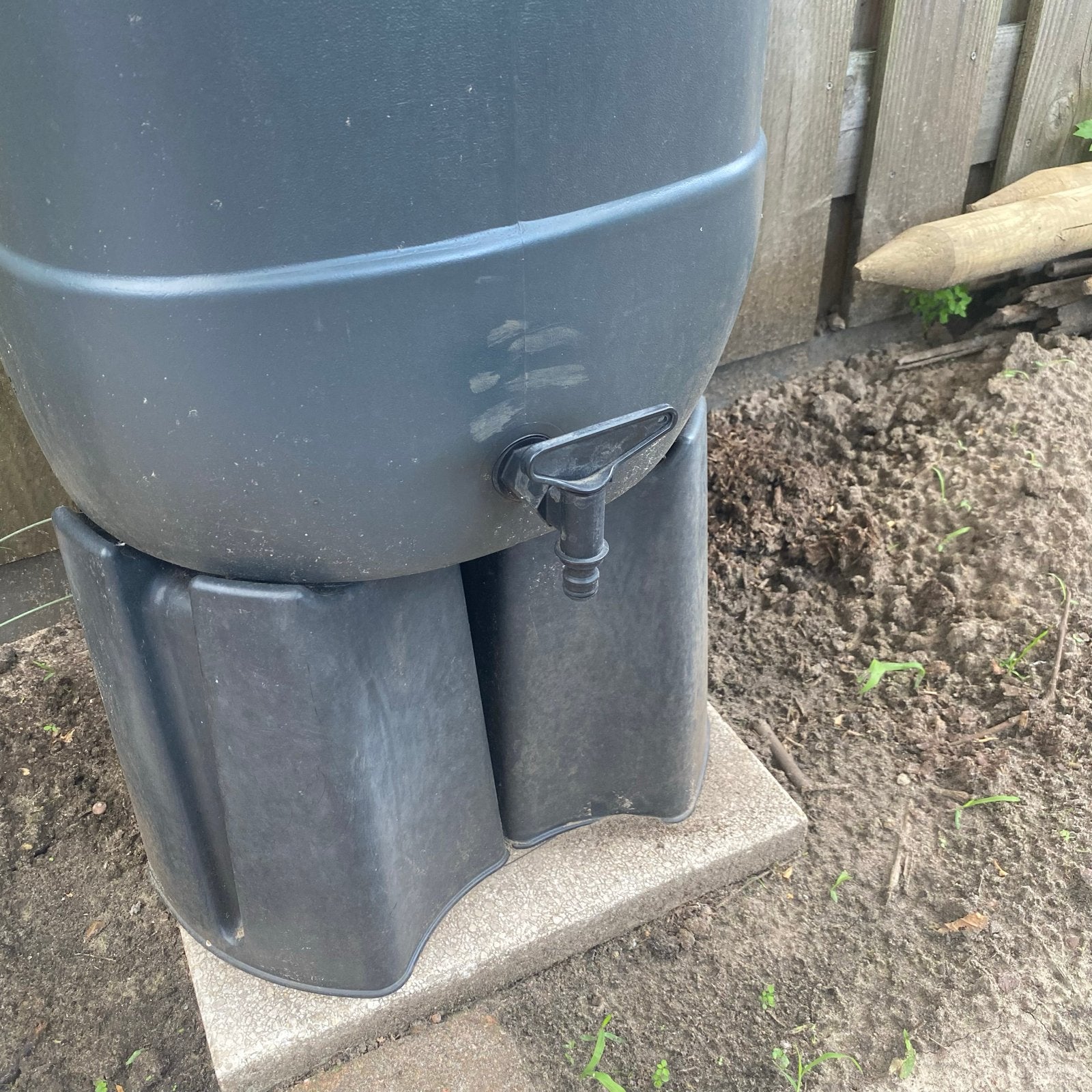 Regenton met kraantje - 100 liter of meer, Ophalen, Kunststof, Gebruikt, Met kraantje