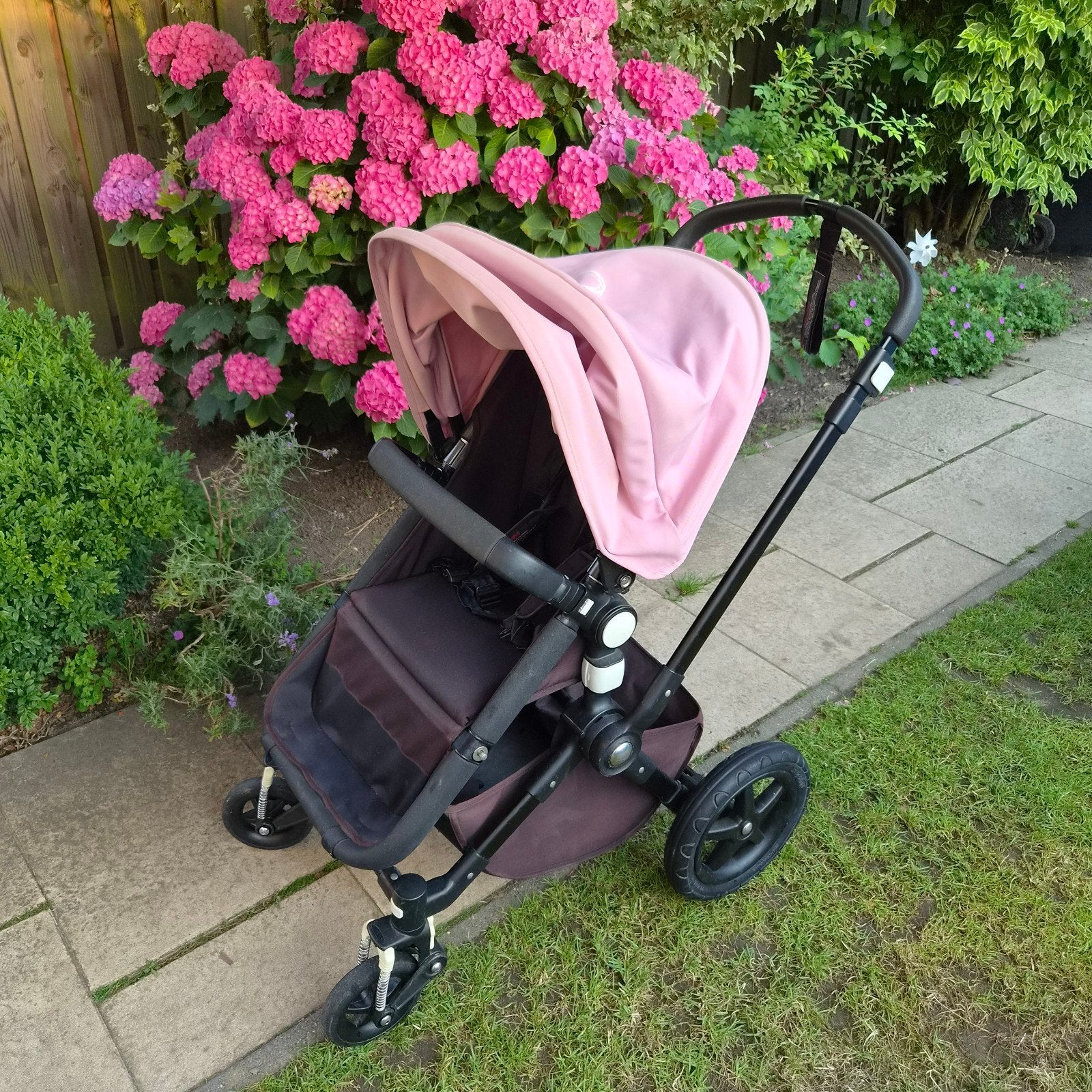 Complete Bugaboo Cameleon 3 kinderwagen roze/zwart + extra's, Ophalen, Gebruikt, Bugaboo, Verstelbare duwstang