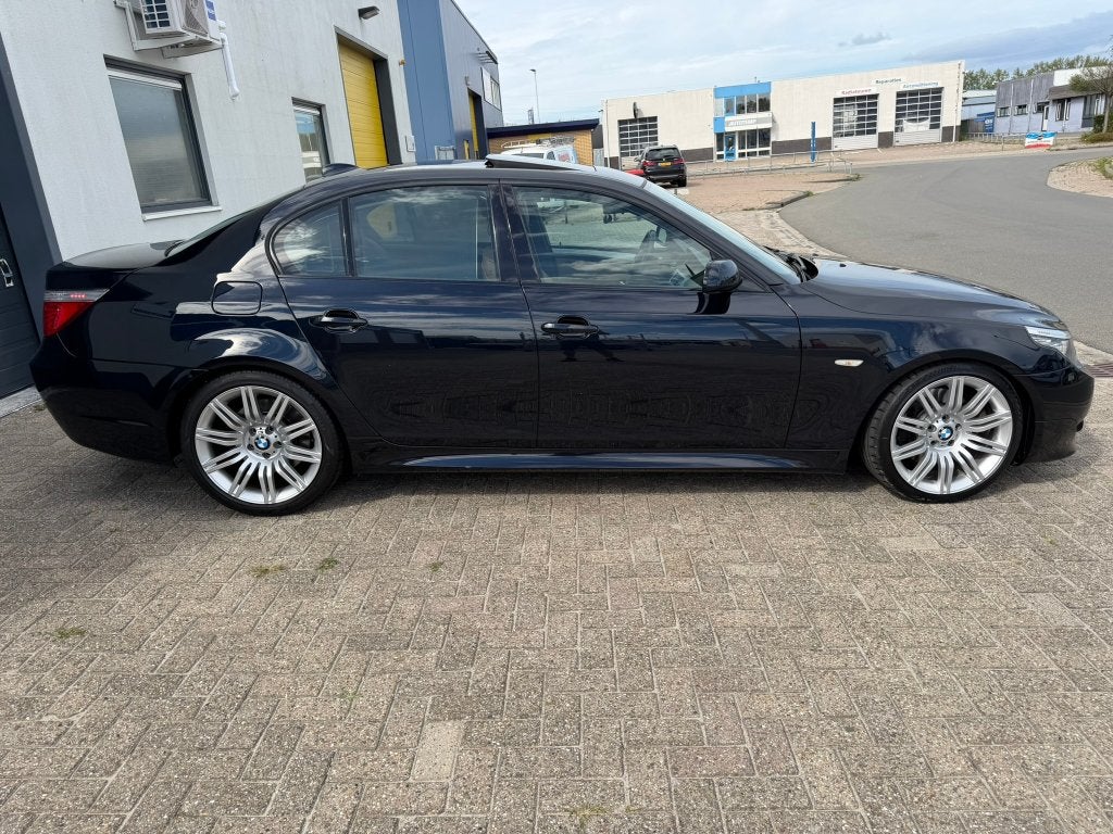 BMW 540i Business Line | M Sportpakket | Origineel NL, Automaat, Achterwielaandrijving, 8 cilinders, Onderhoudsboekje
