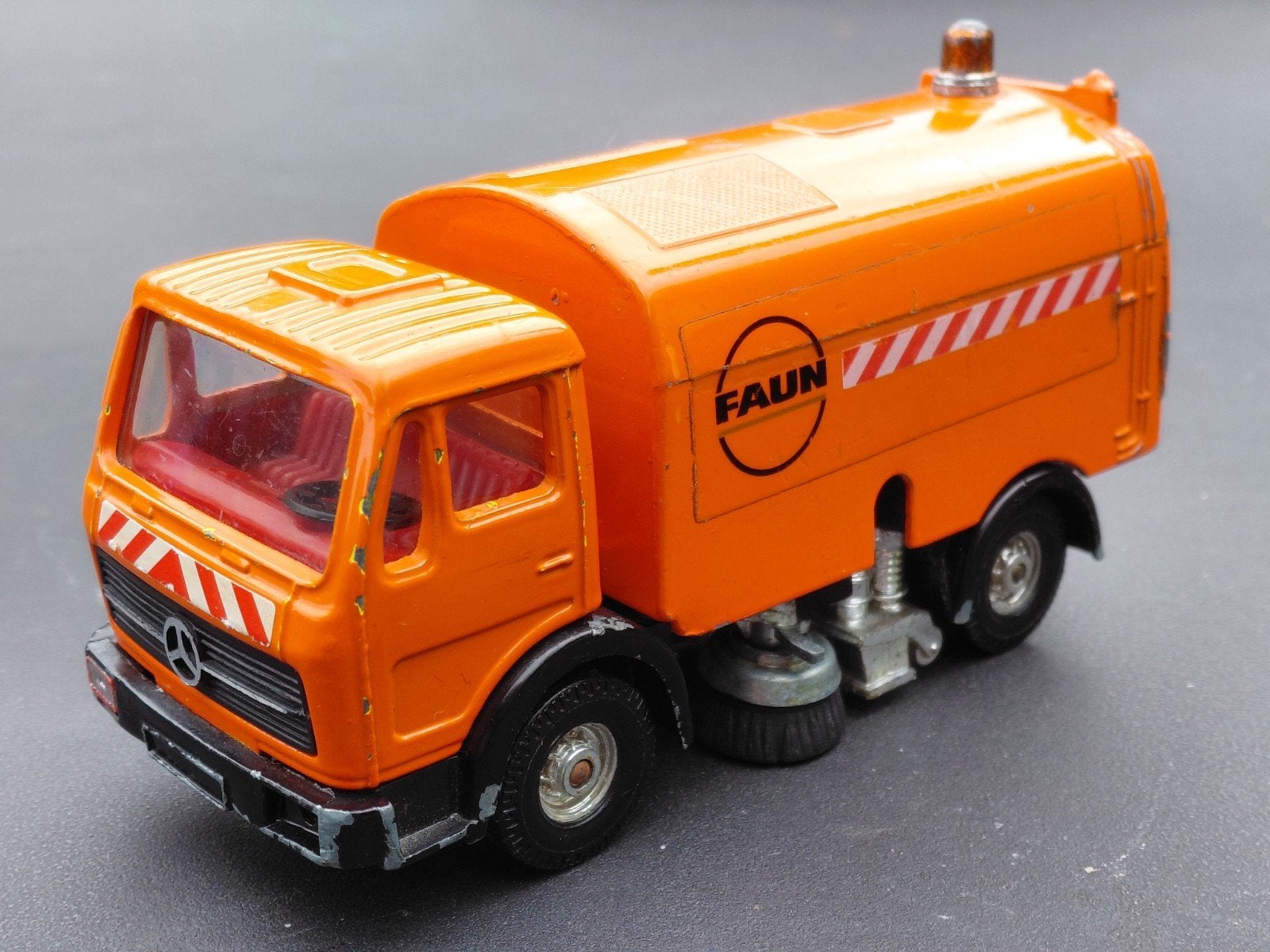 Corgi Mercedes Faun veegzuigauto vrachtauto modelauto, Ophalen of Verzenden, Gebruikt, Bus of Vrachtwagen, Corgi
