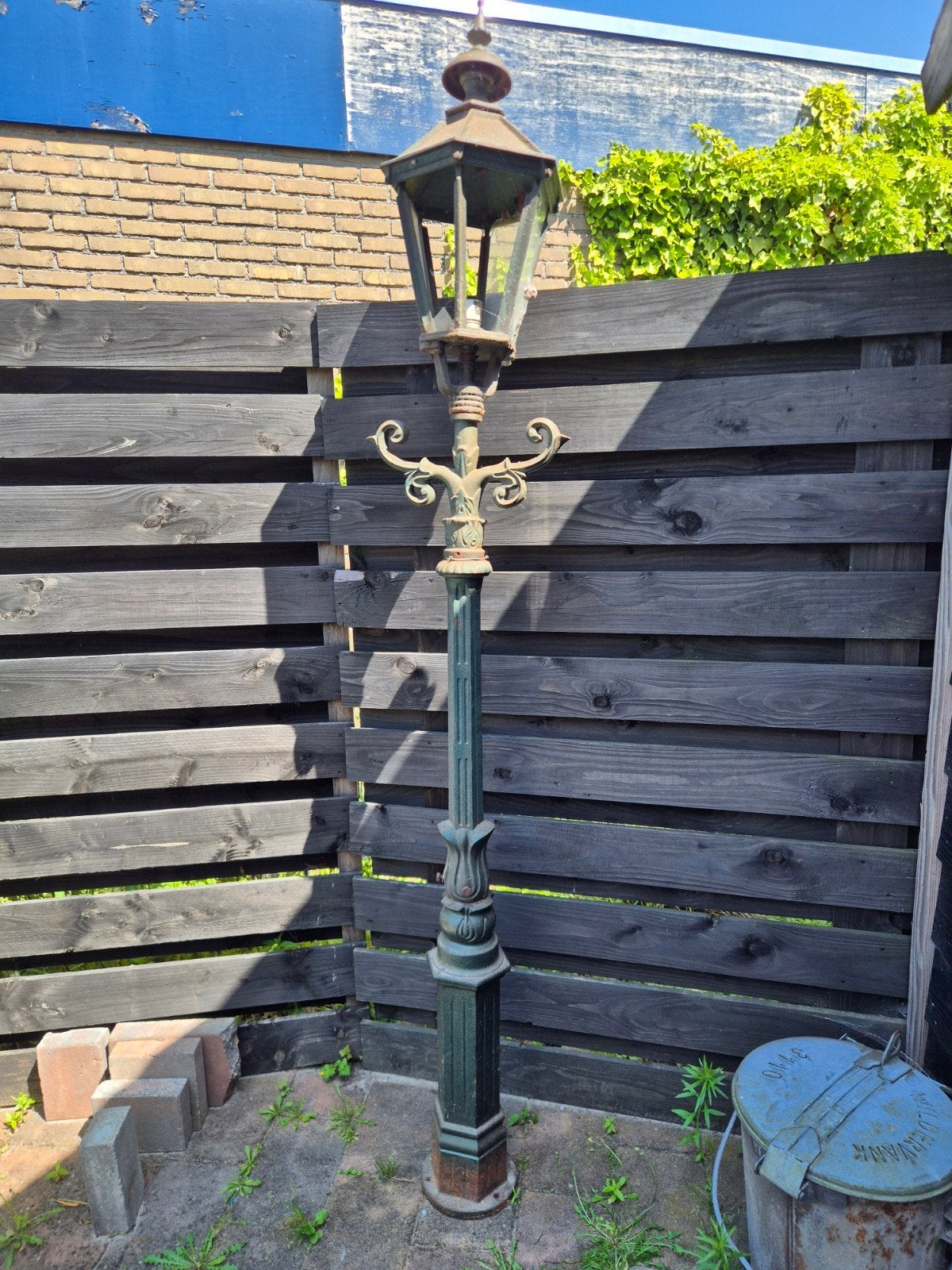 Gietijzeren lamp 240 cm hoog, Tuin en Terras, Buitenverlichting, Gebruikt, Wandlamp, IJzer, 50 tot 250 watt, Netvoeding, Ophalen