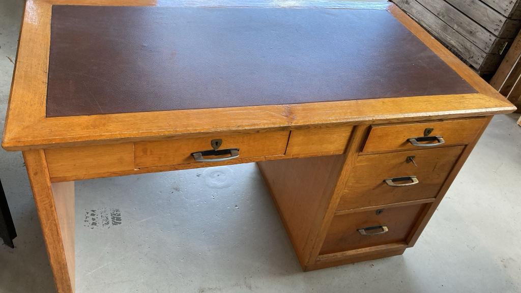 Stevig houten bureau, mogelijk uit de jaren 30, Antiek en Kunst, Ophalen