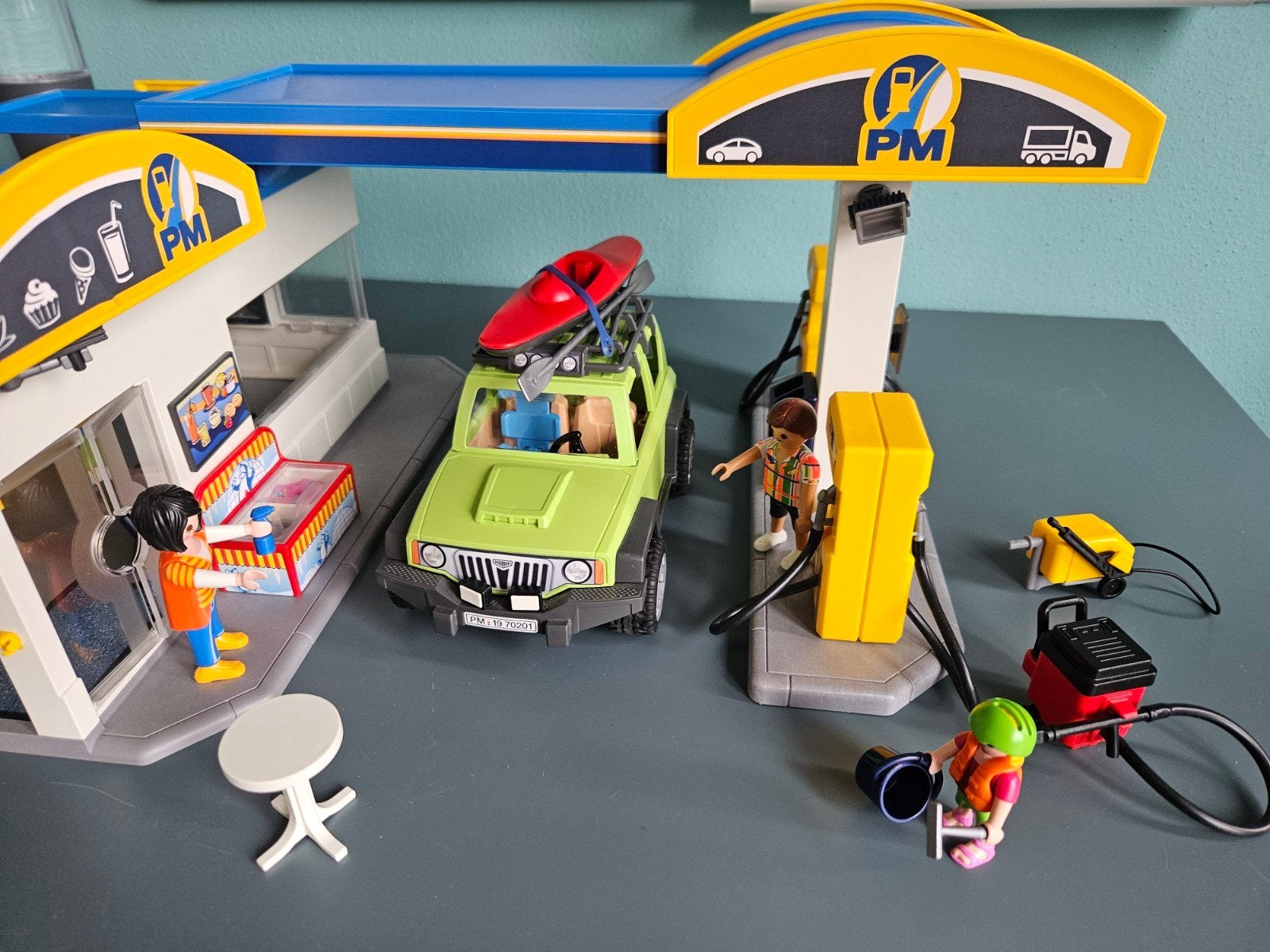 Playmobil 70201 tankstation met auto zo goed als nieuw, Kinderen en Baby's, Speelgoed | Playmobil, Ophalen, Zo goed als nieuw
