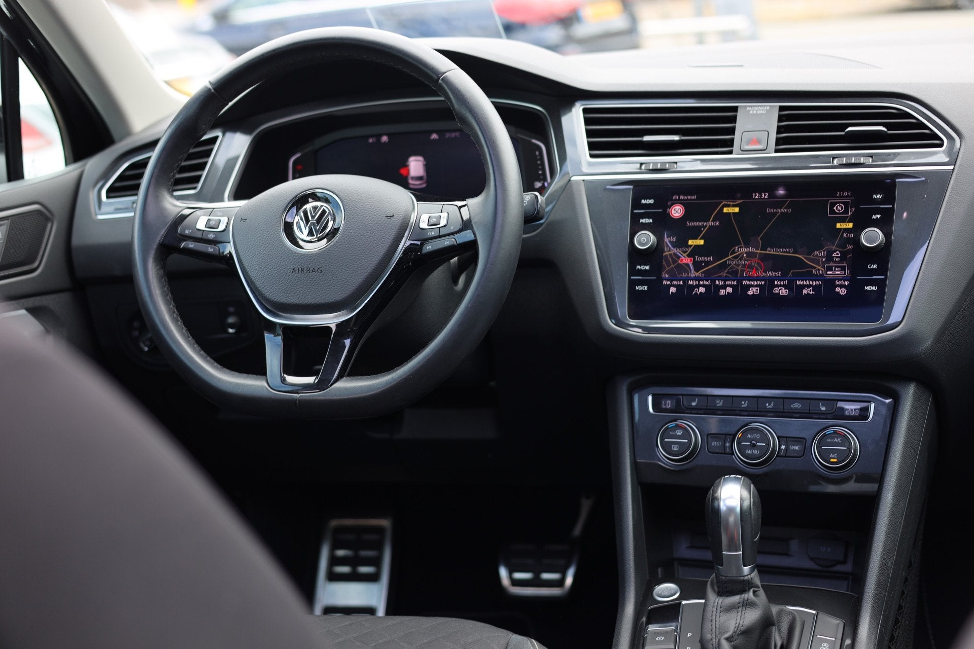 Volkswagen Tiguan 2.0 TSI 4MOTION | R-LINE | PANO | CAMERA |, Auto's, Automaat, Gebruikt, Euro 6, 1984 cc